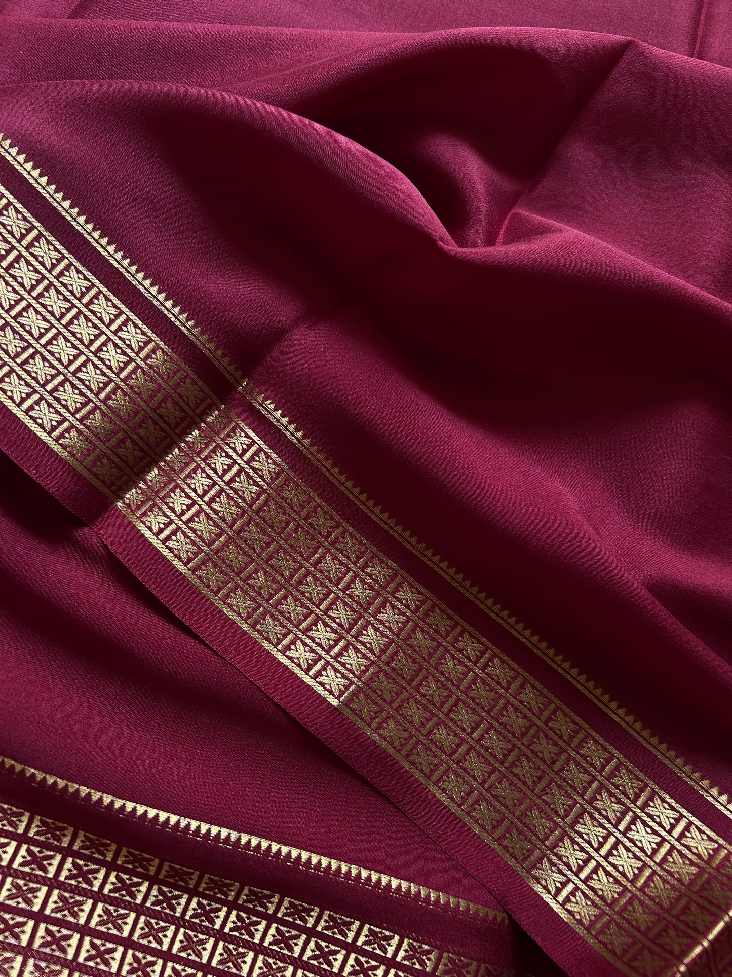 Charvi : Solid Maroon