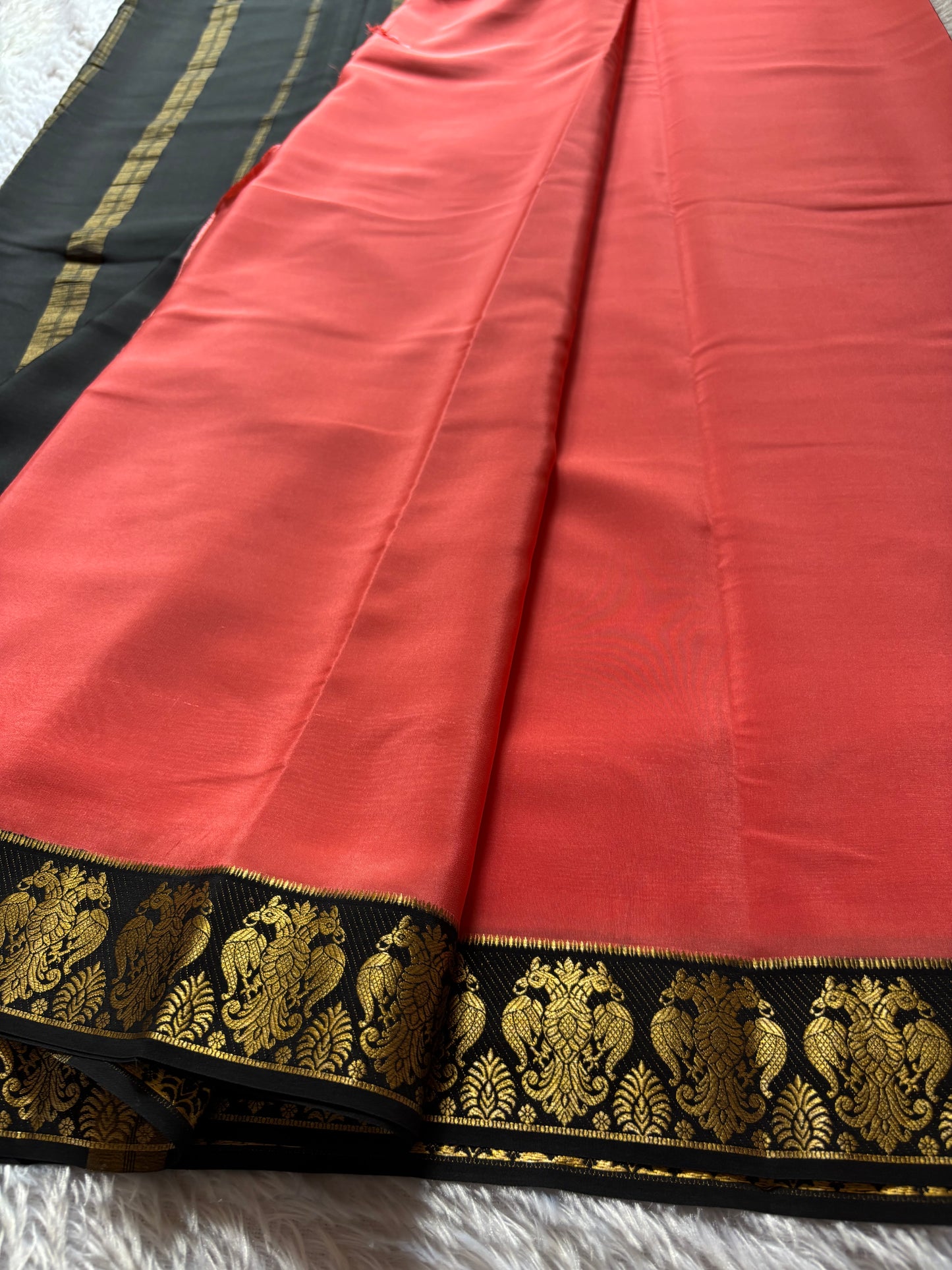 Veera (2D) : Coral pink-black