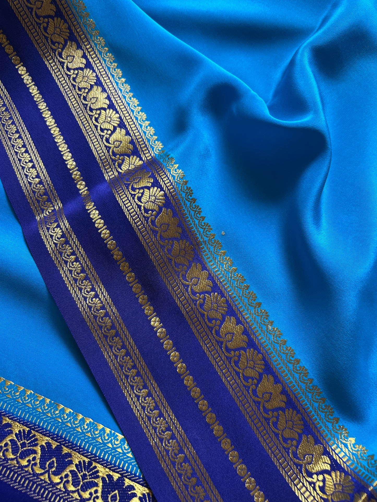 Padmaja (2D) : Ananda blue-navy blue