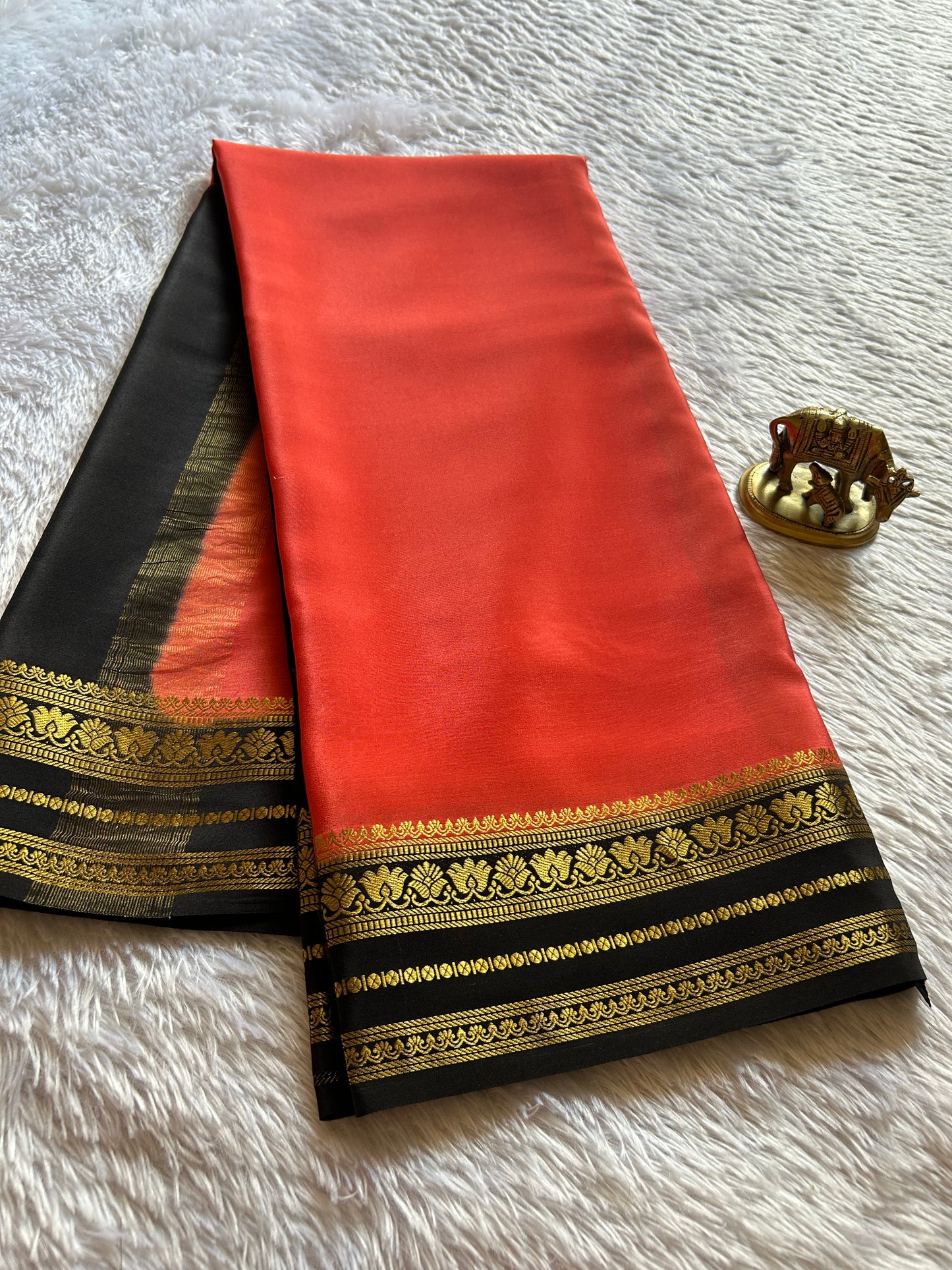 Padmaja (2D) : Coral-black