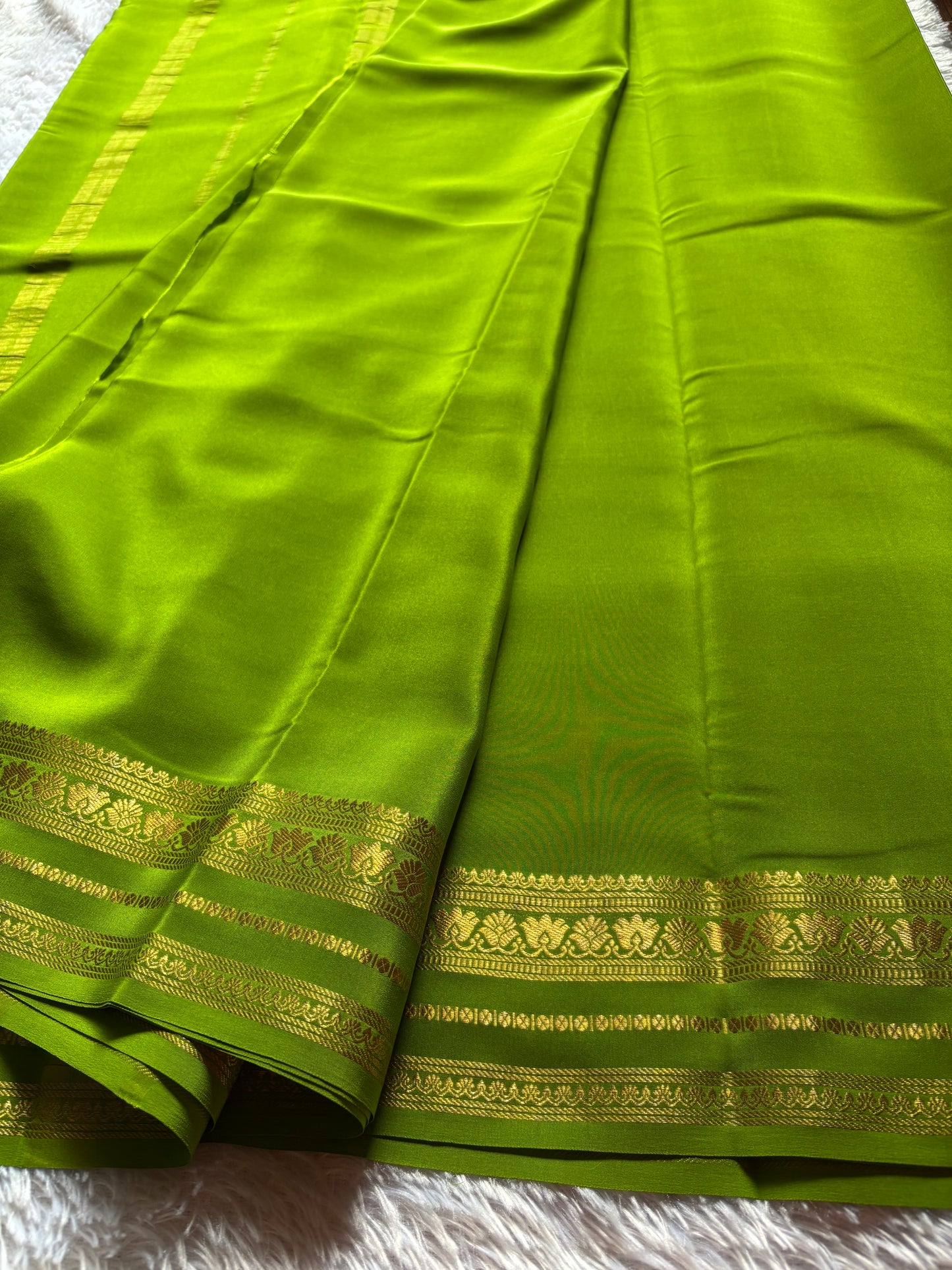 Padmaja : Solid Mehendi green