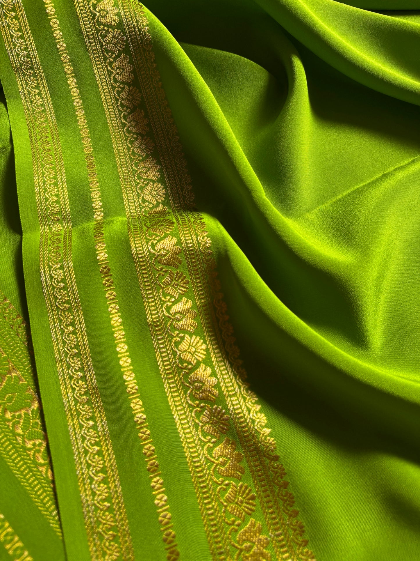 Padmaja : Solid Mehendi green