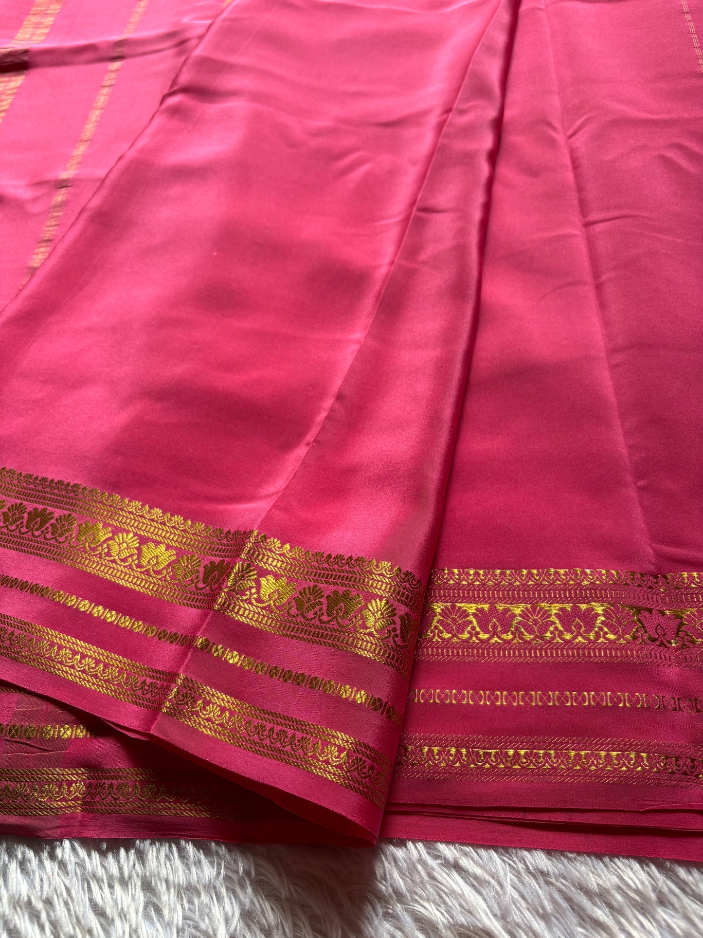 Padmaja : Solid Hot pink