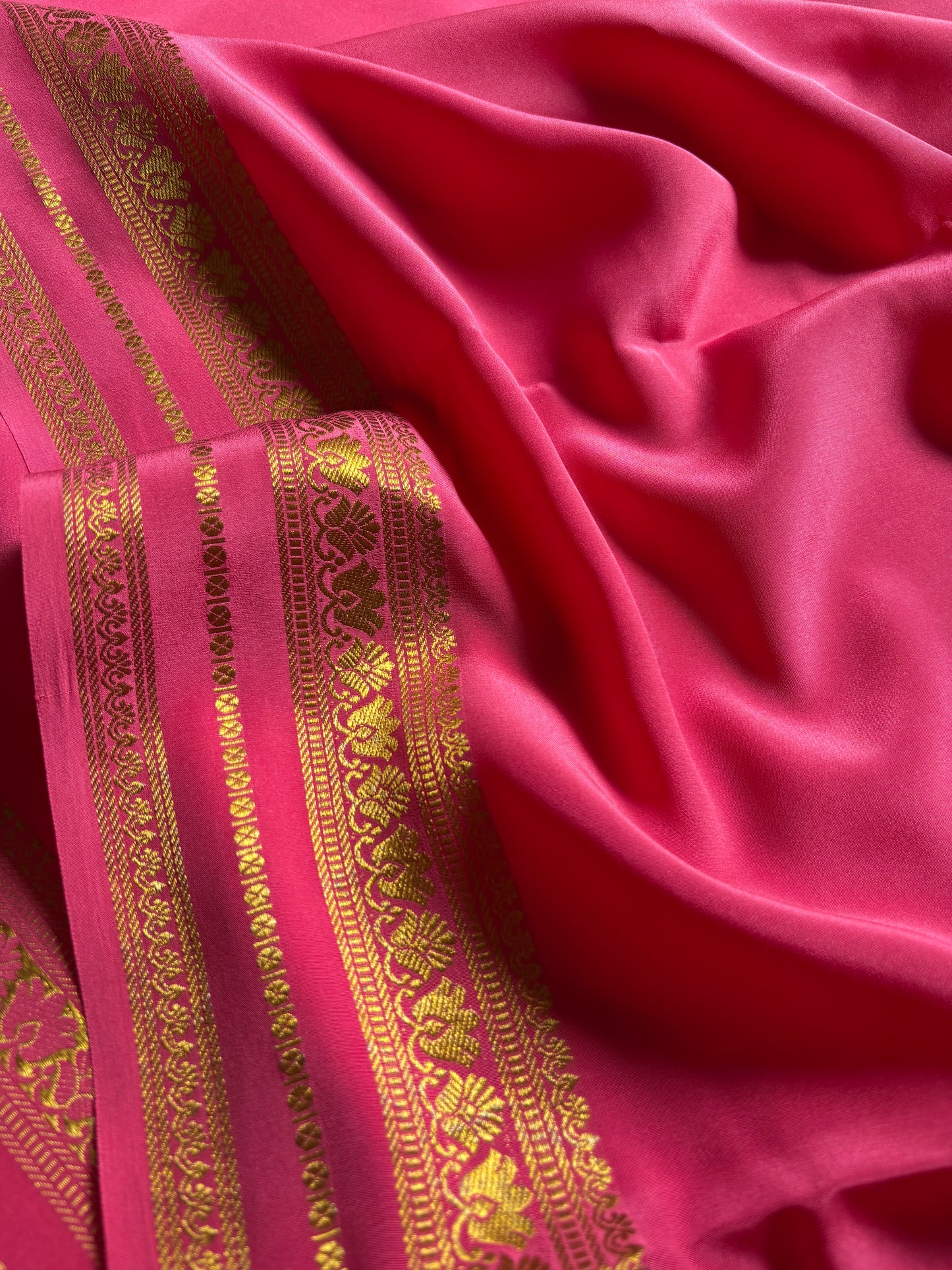 Padmaja : Solid Hot pink