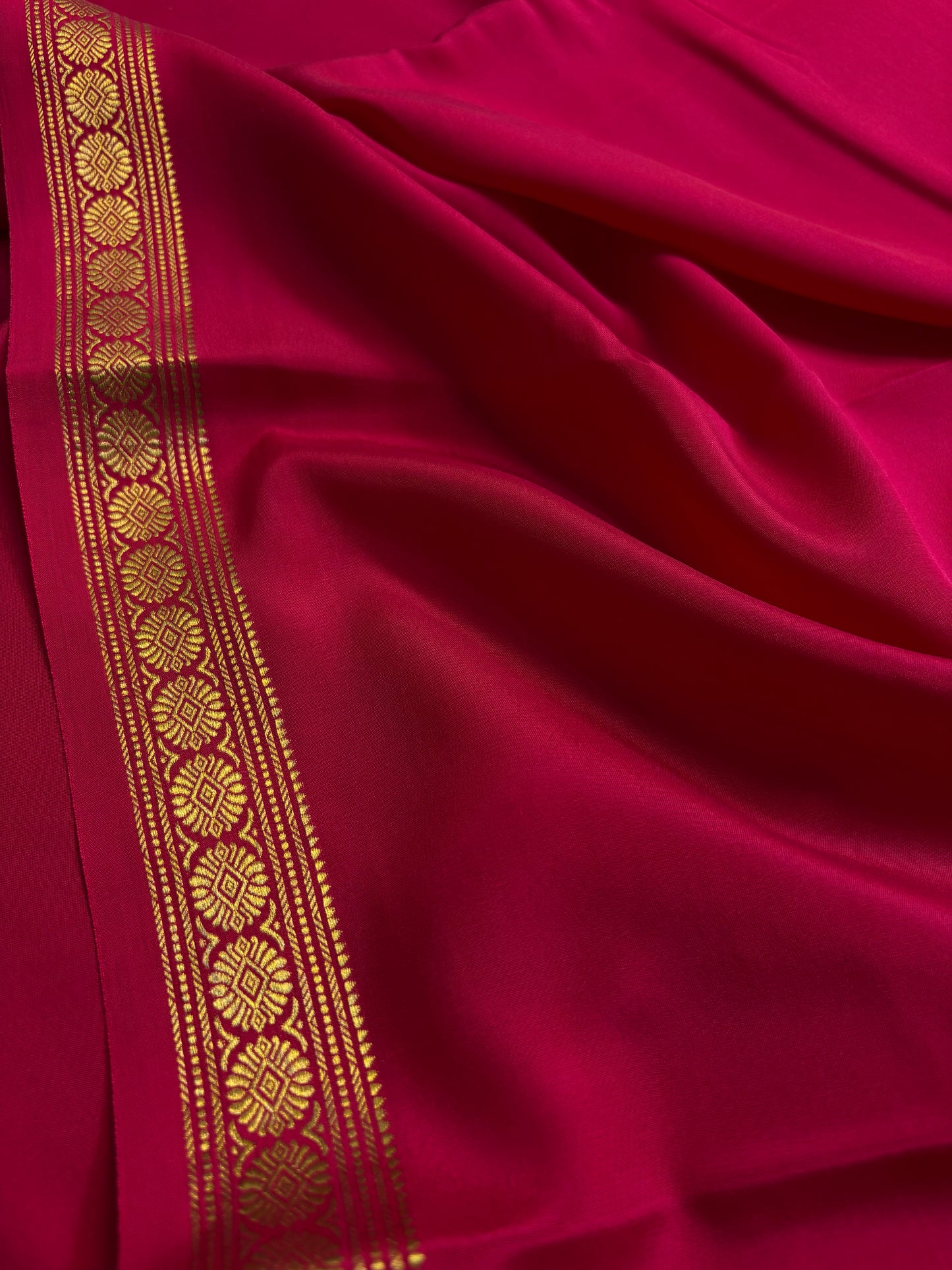 Chandrika : Solid Dark pink