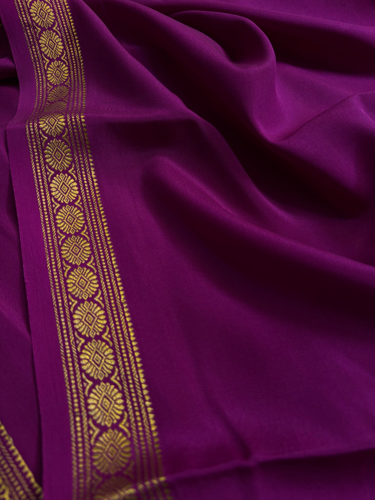 Chandrika : Solid Dark magenta