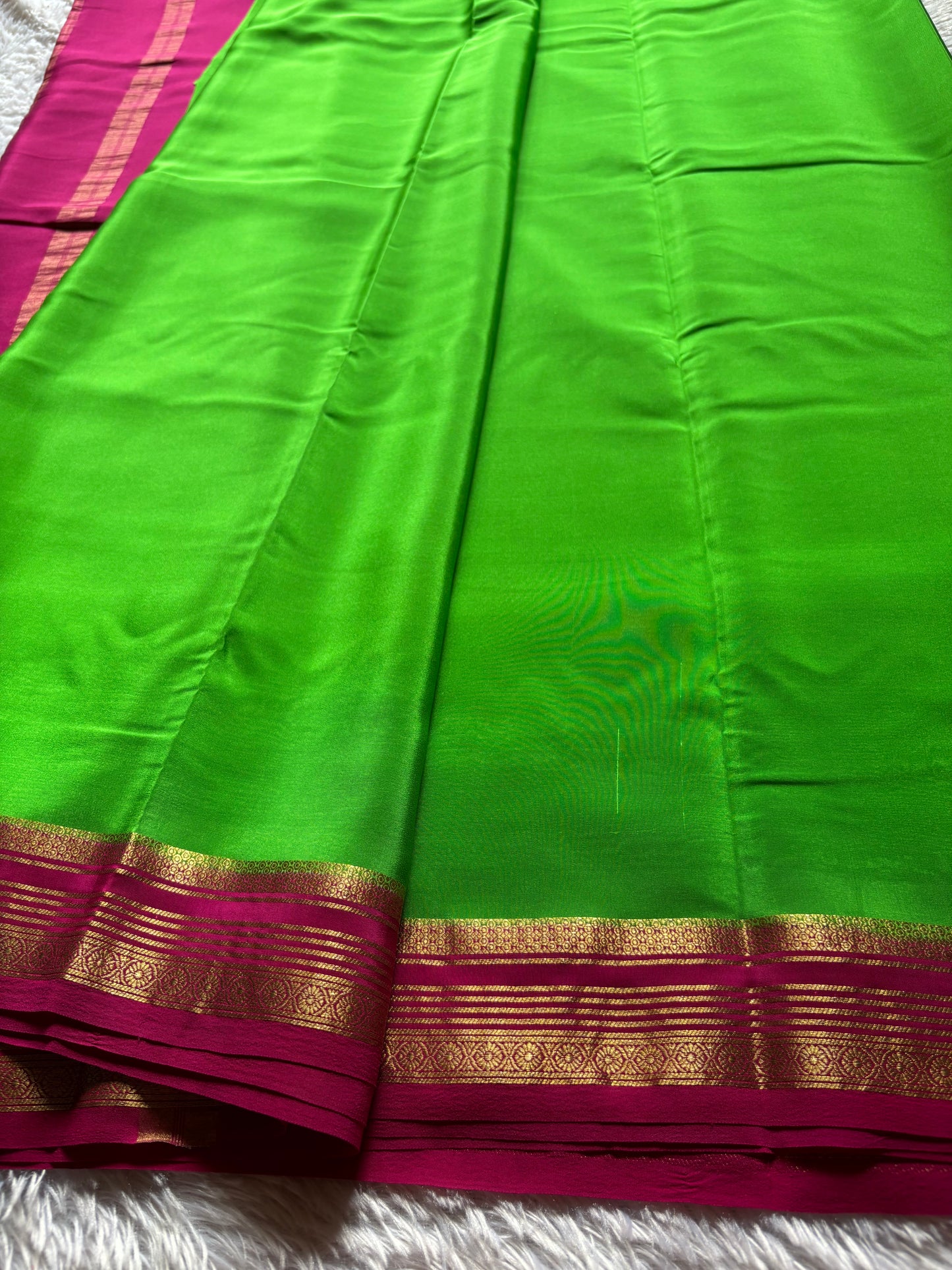 Bhoomi (2D) : Parrot green-rani pink