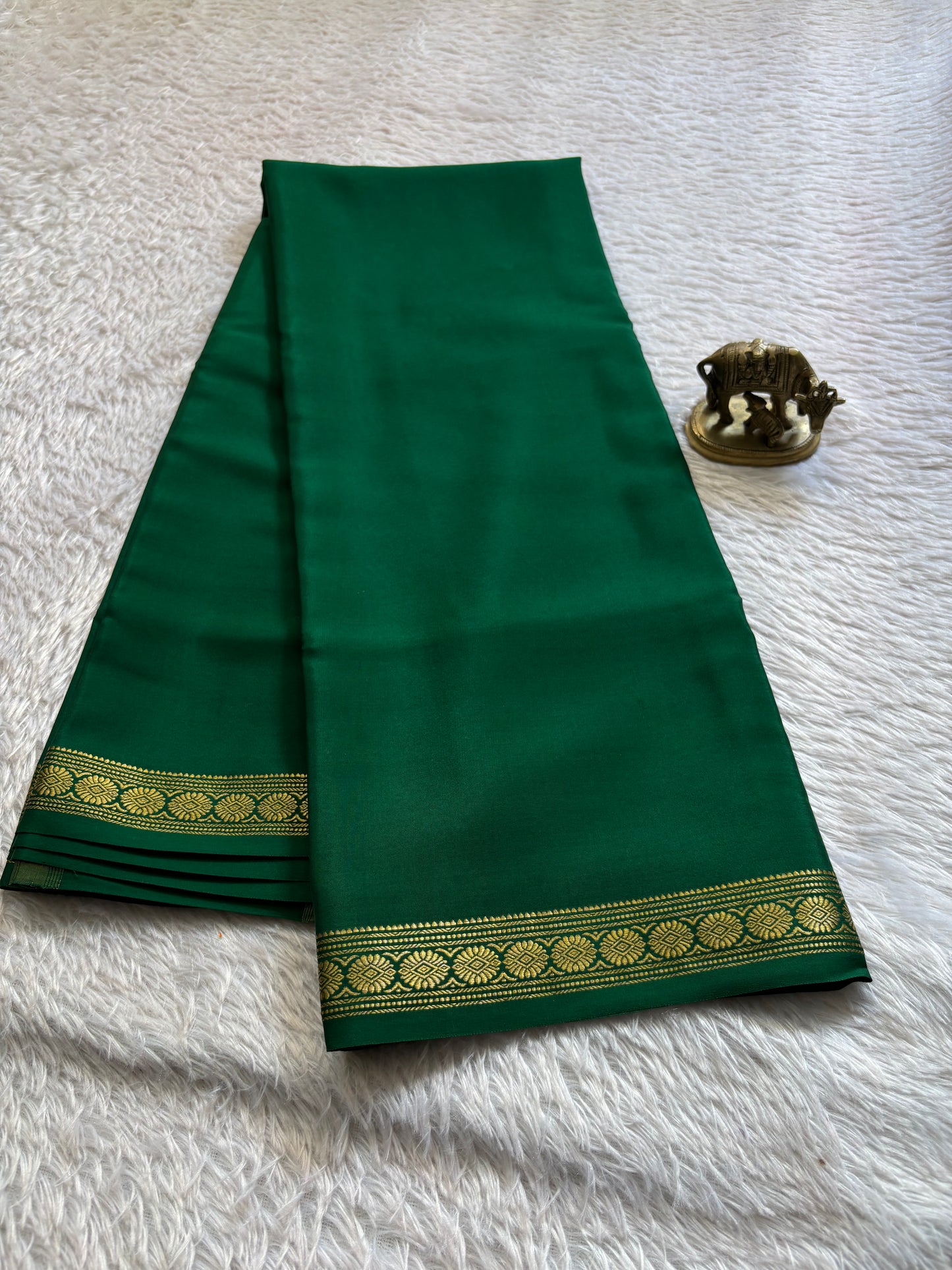 Chandrika : Solid Bottle green