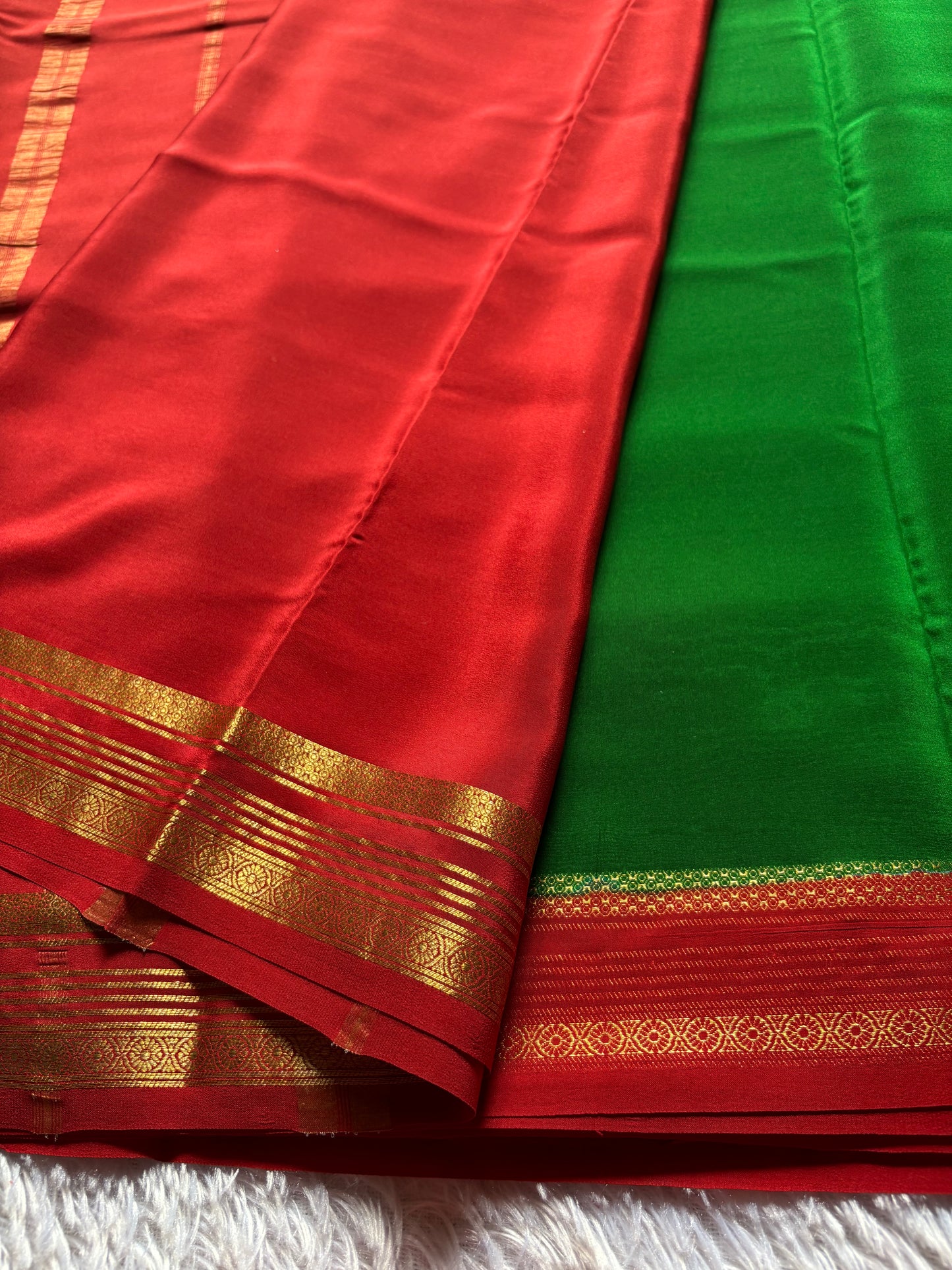 Bhoomi (2D) : Bottle green-red