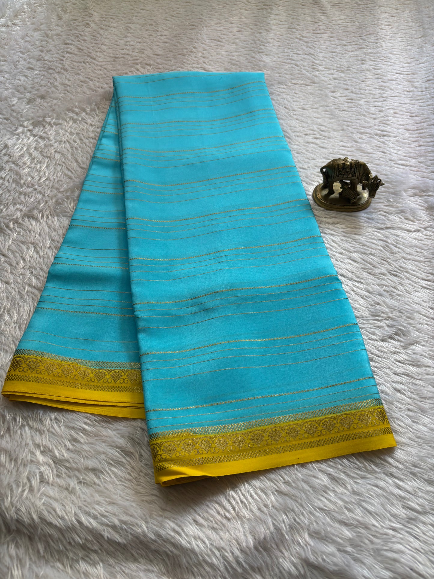 Sakshi (2D) : Sea blue-yellow