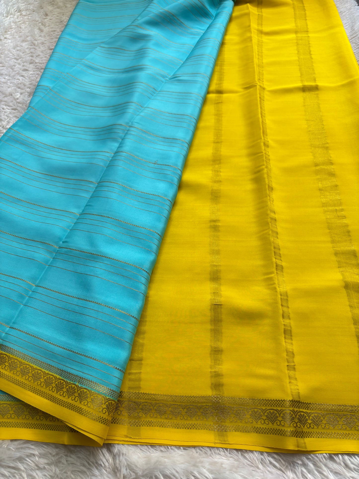Sakshi (2D) : Sea blue-yellow