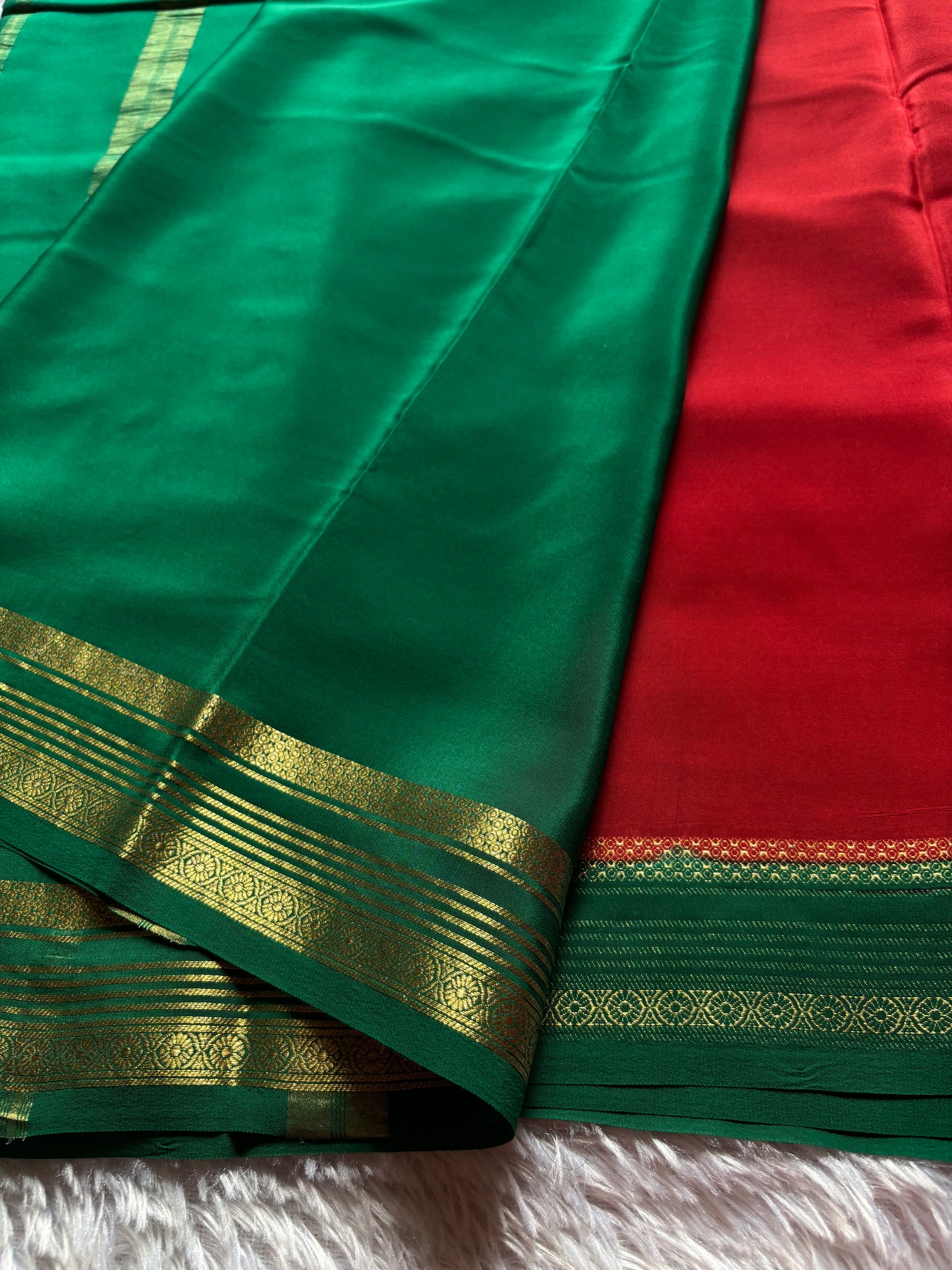 Bhoomi (2D) : Red-bottle green