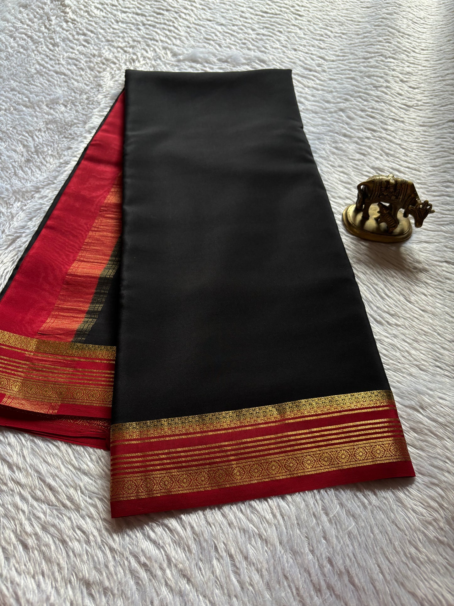 Bhoomi (2D) : Black-dark red