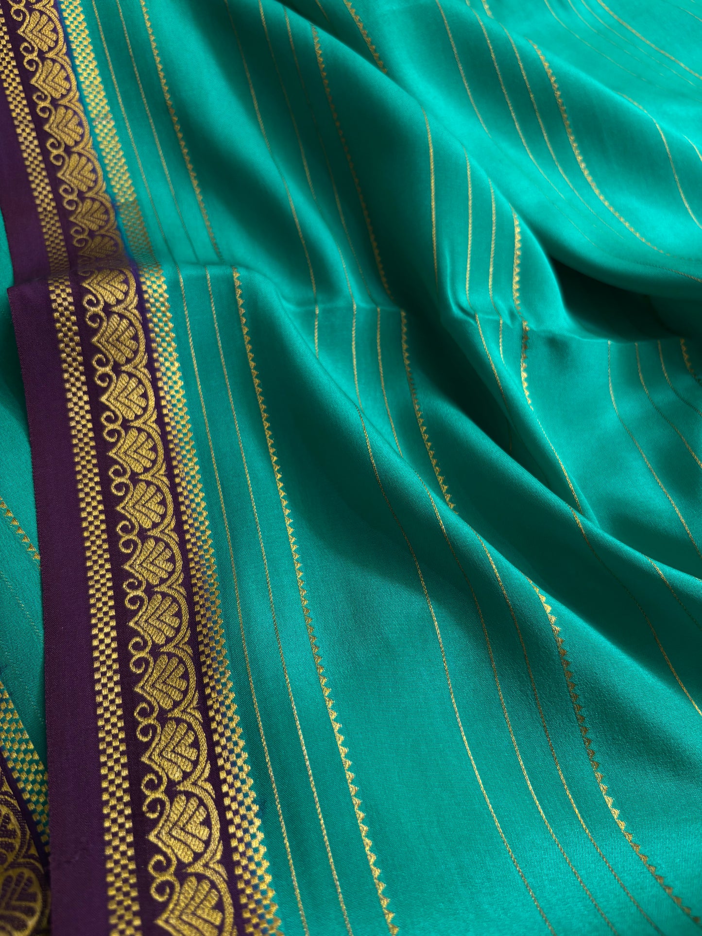 Sakshi (2D) : Rama green-plum