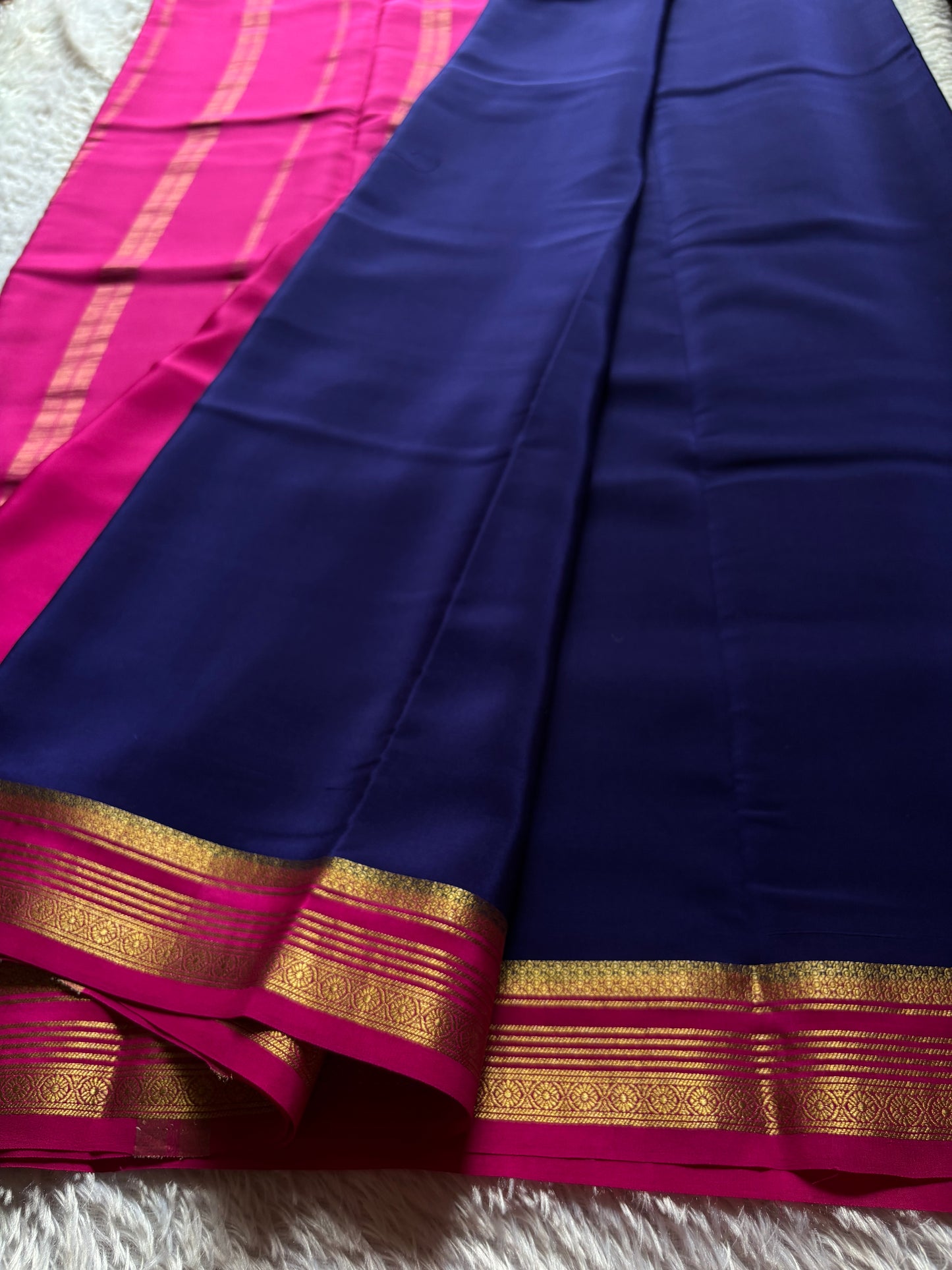 Bhoomi (2D) : Dark blue-rani pink