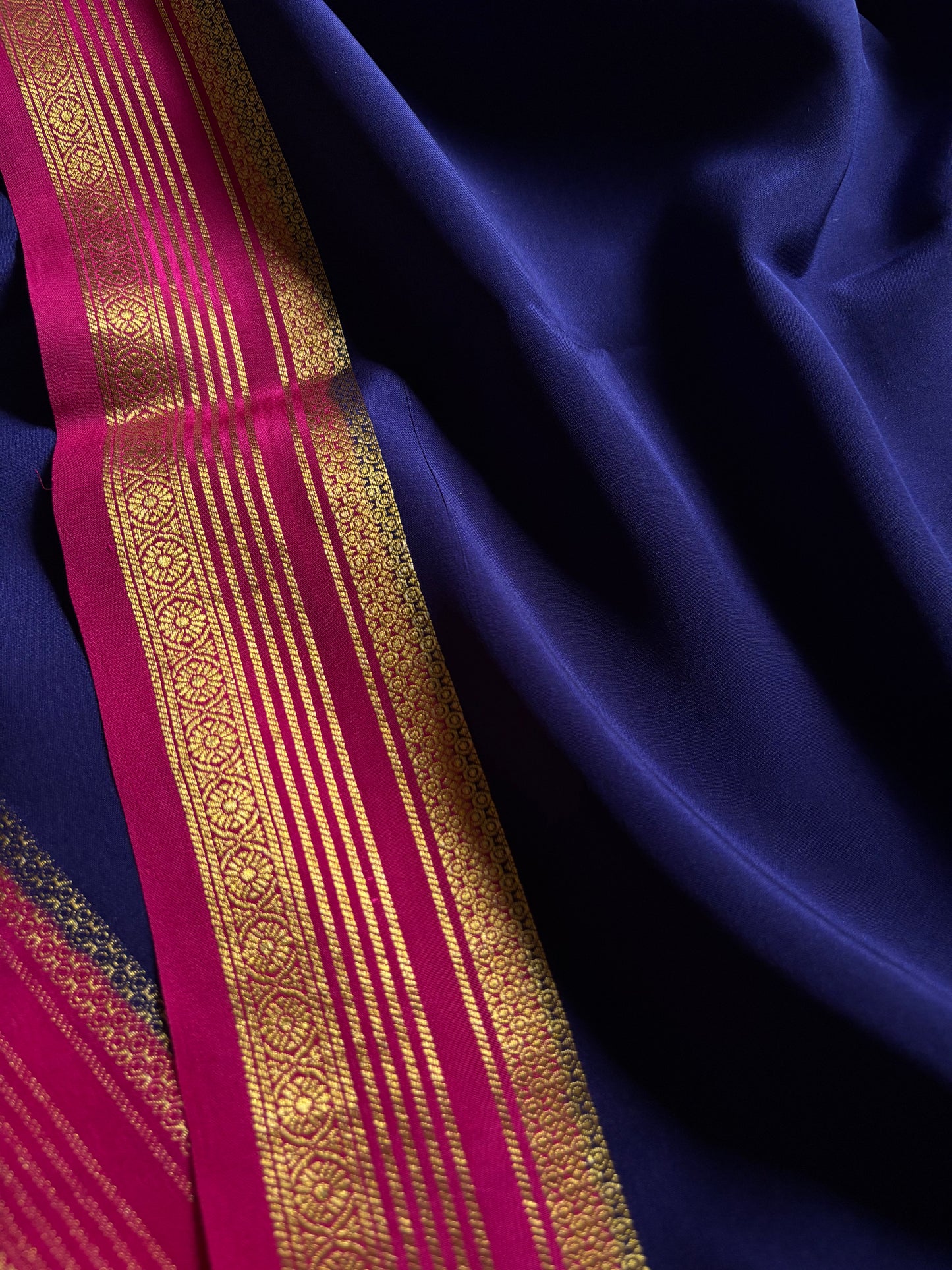Bhoomi (2D) : Dark blue-rani pink