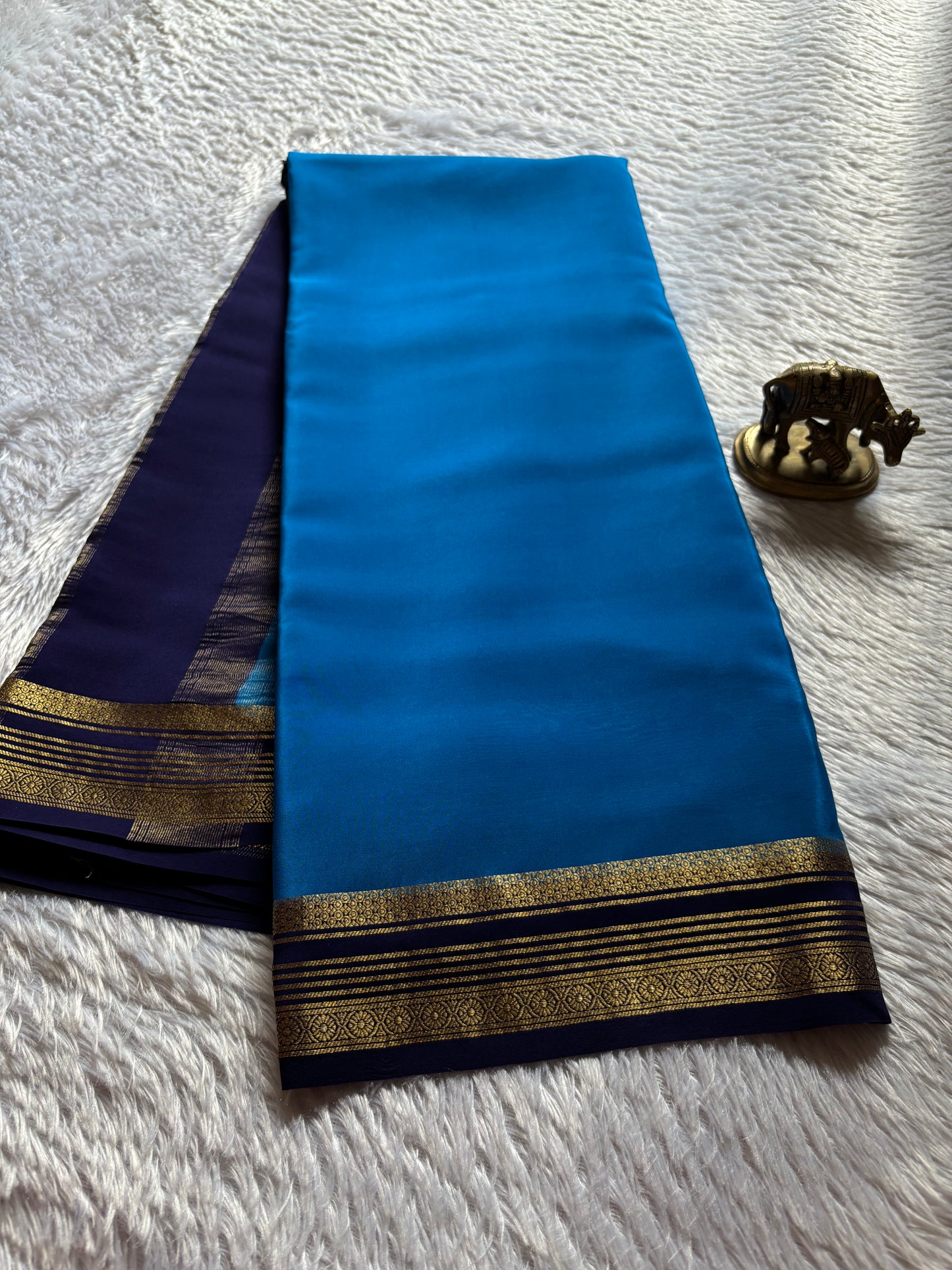Bhoomi (2D) : Dark ananda blue-navy blue