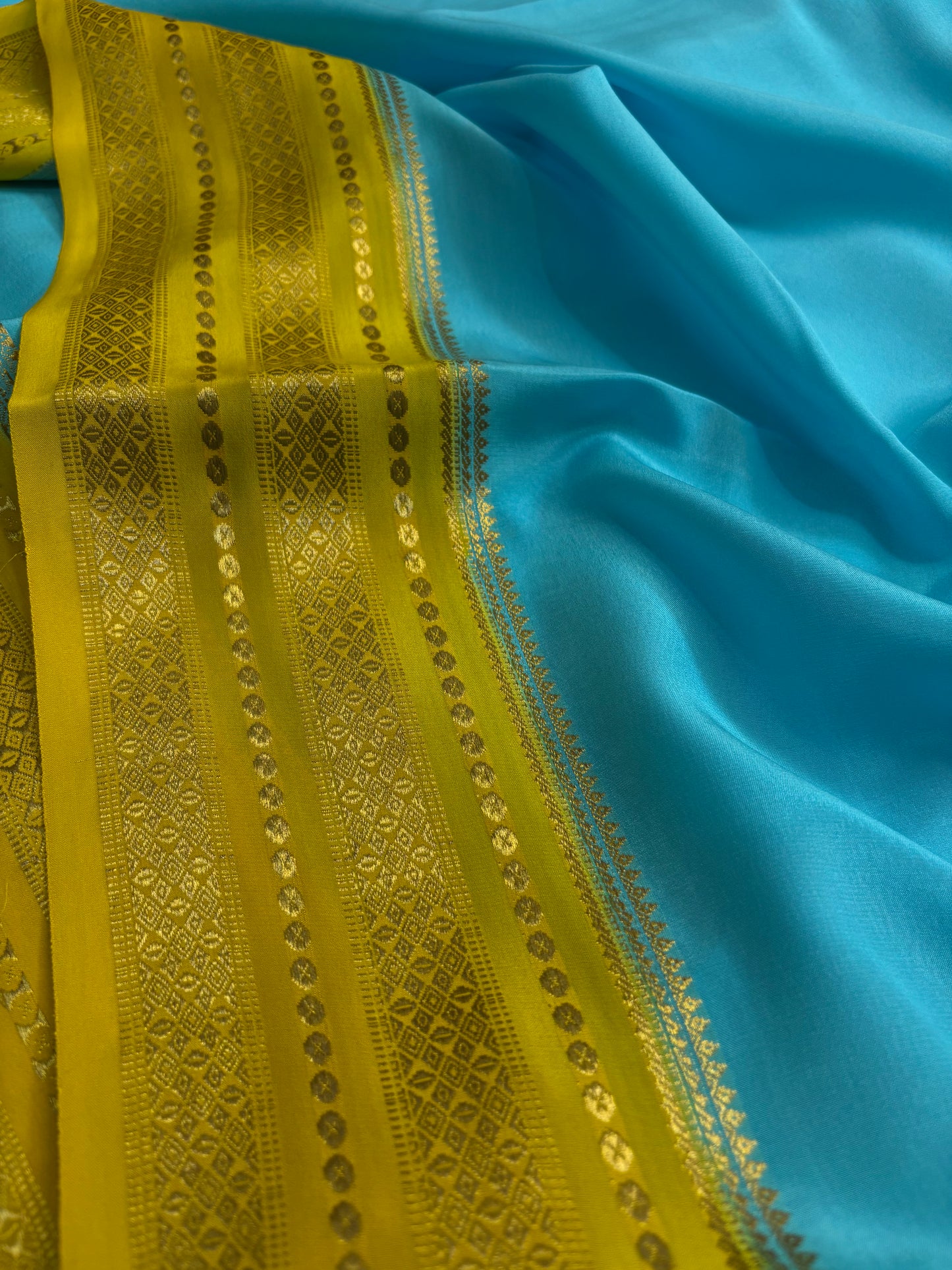 Sumana (2D) : Sea blue-yellow