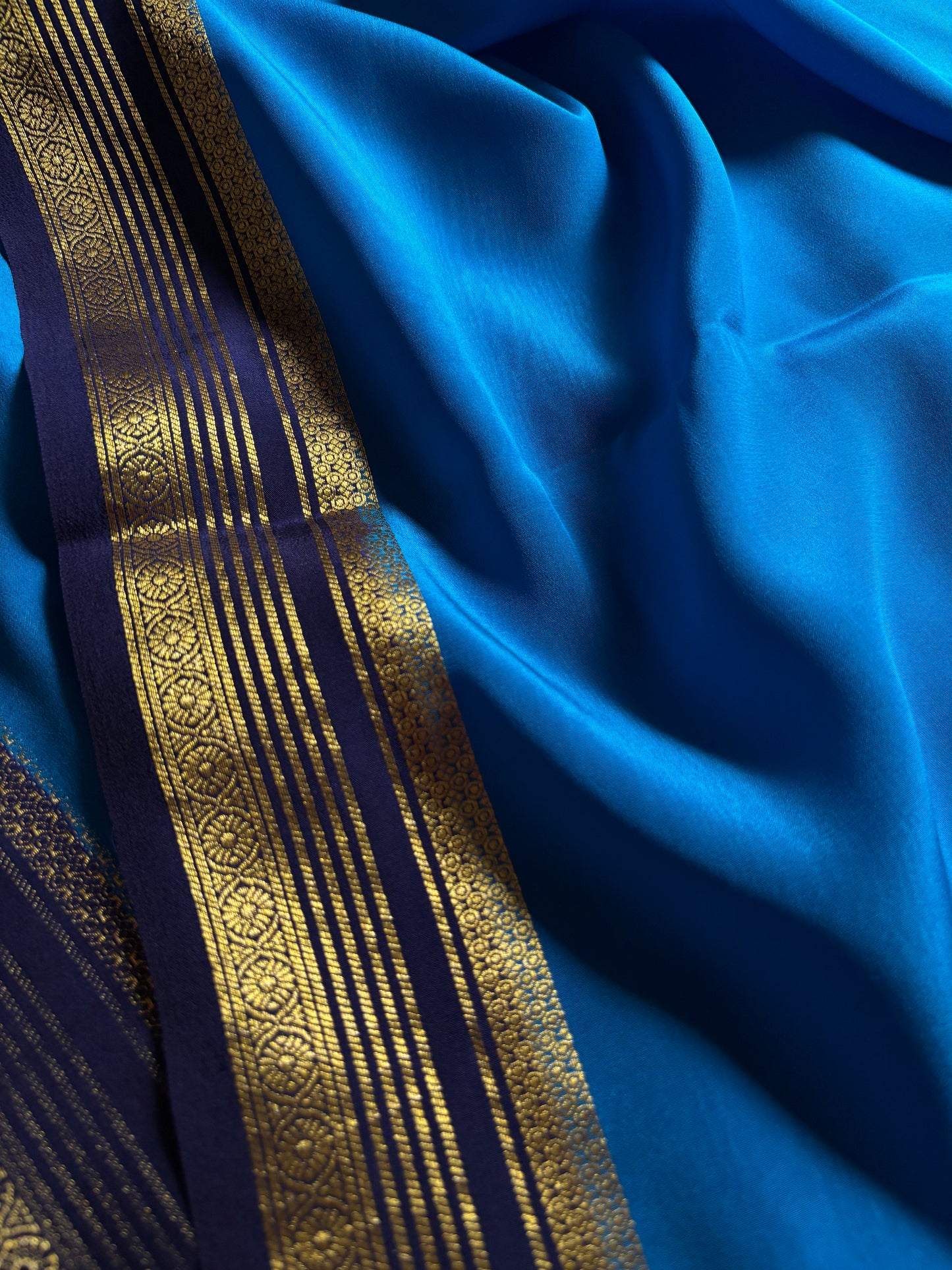 Bhoomi (2D) : Dark ananda blue-navy blue