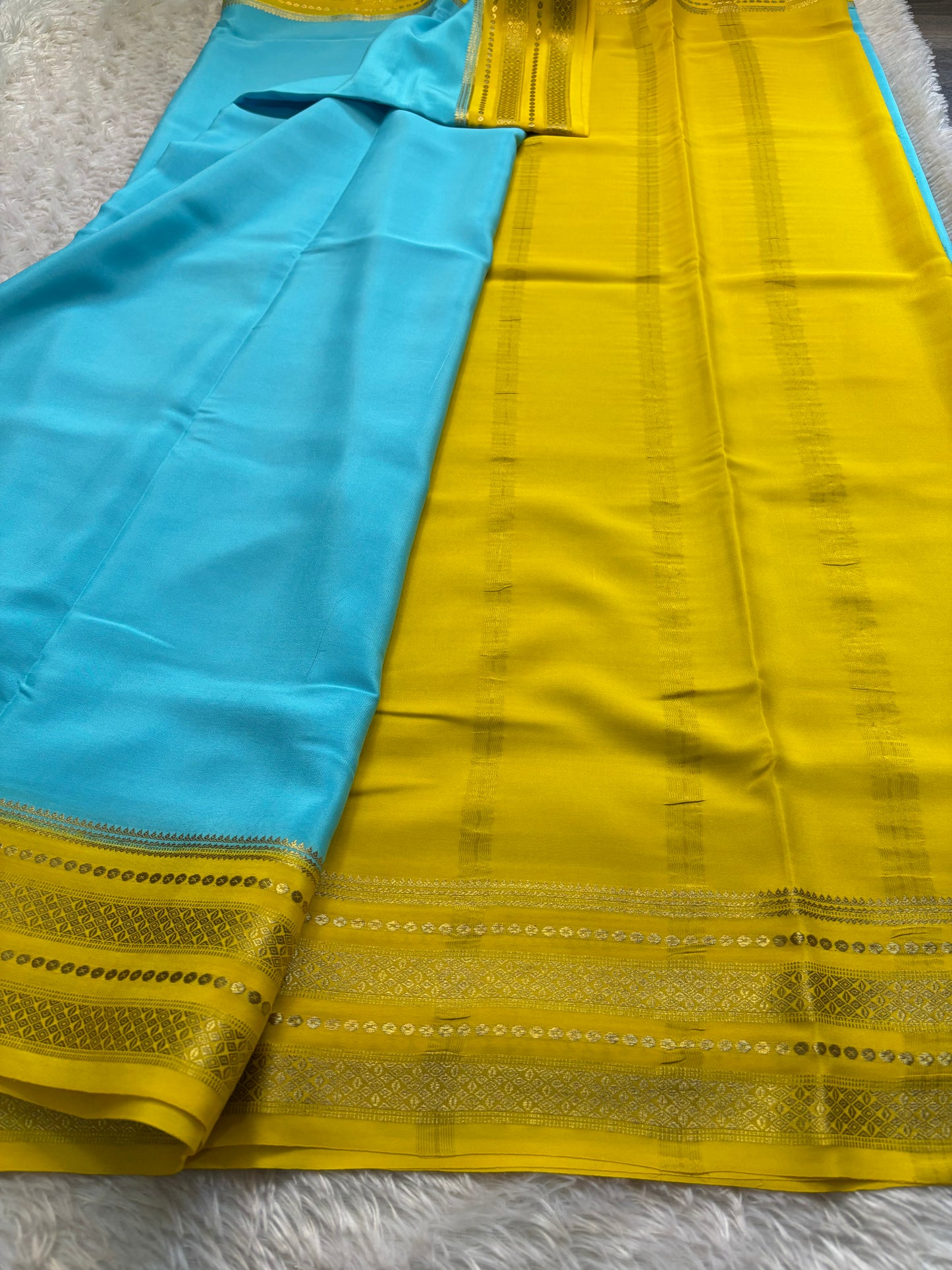 Sumana (2D) : Sea blue-yellow