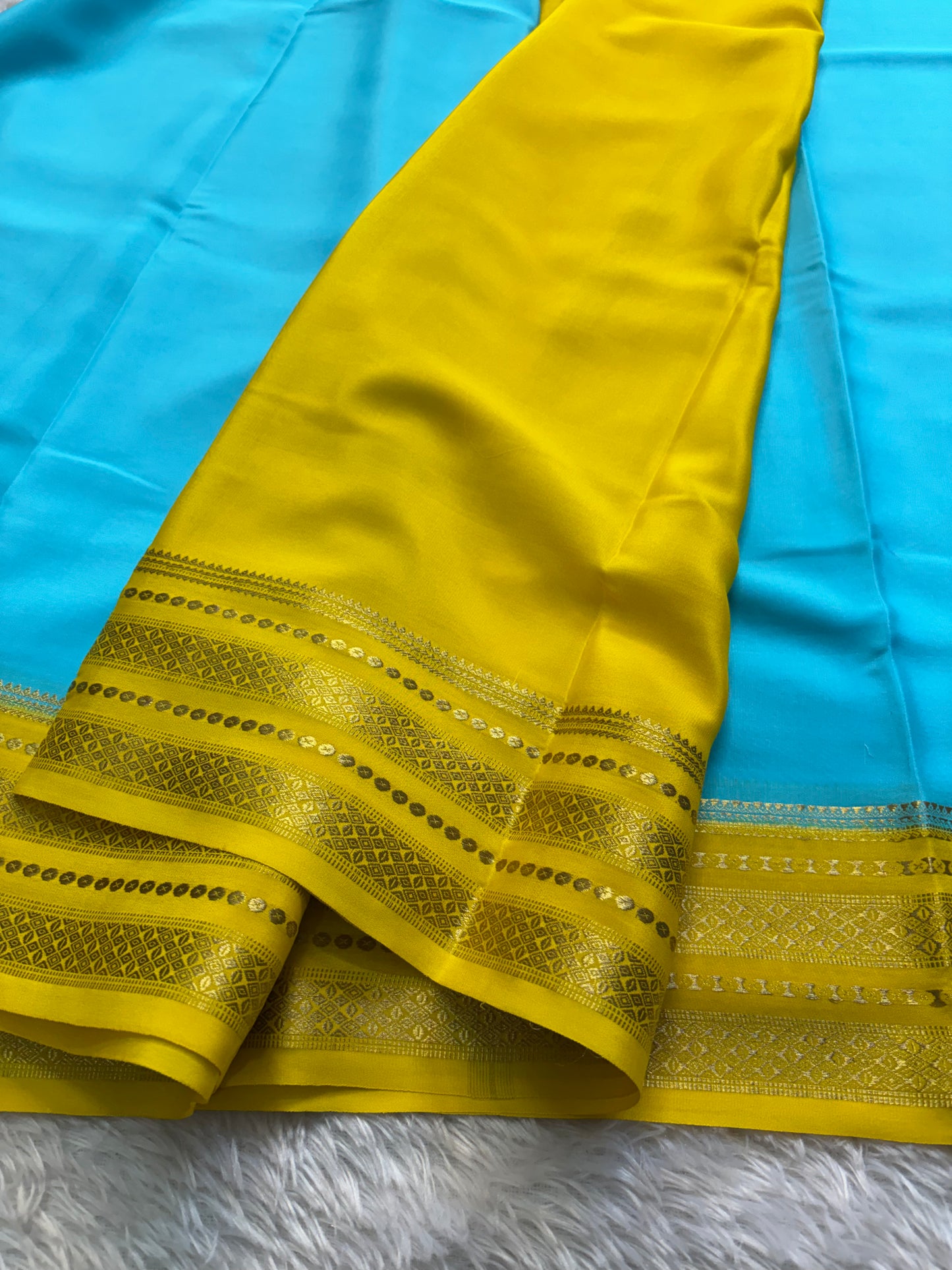 Sumana (2D) : Sea blue-yellow