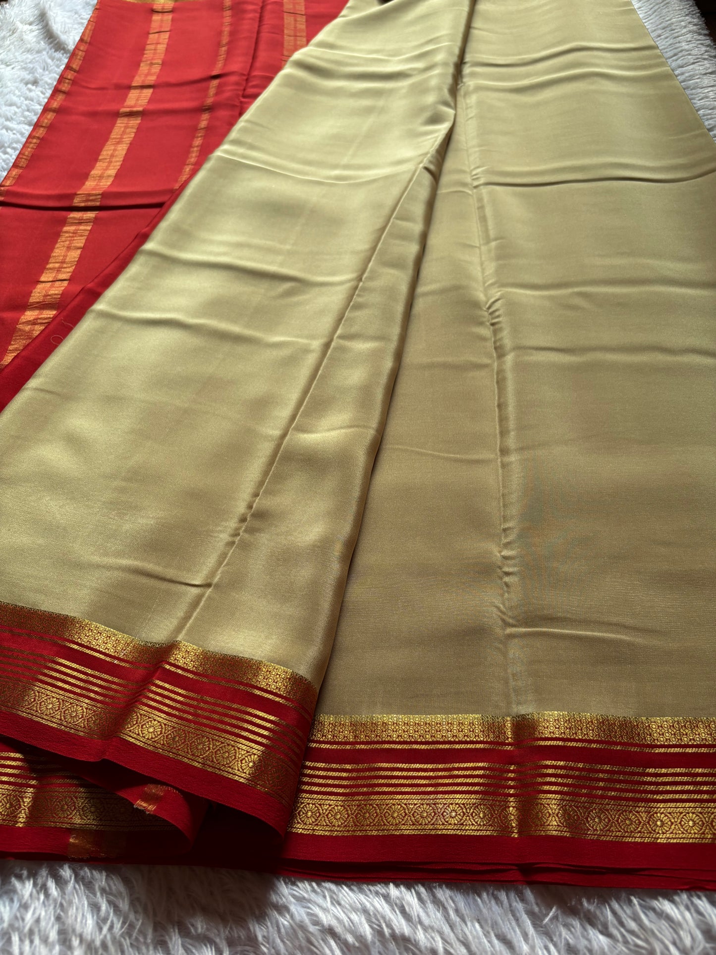 Bhoomi (2D) : Beige-red