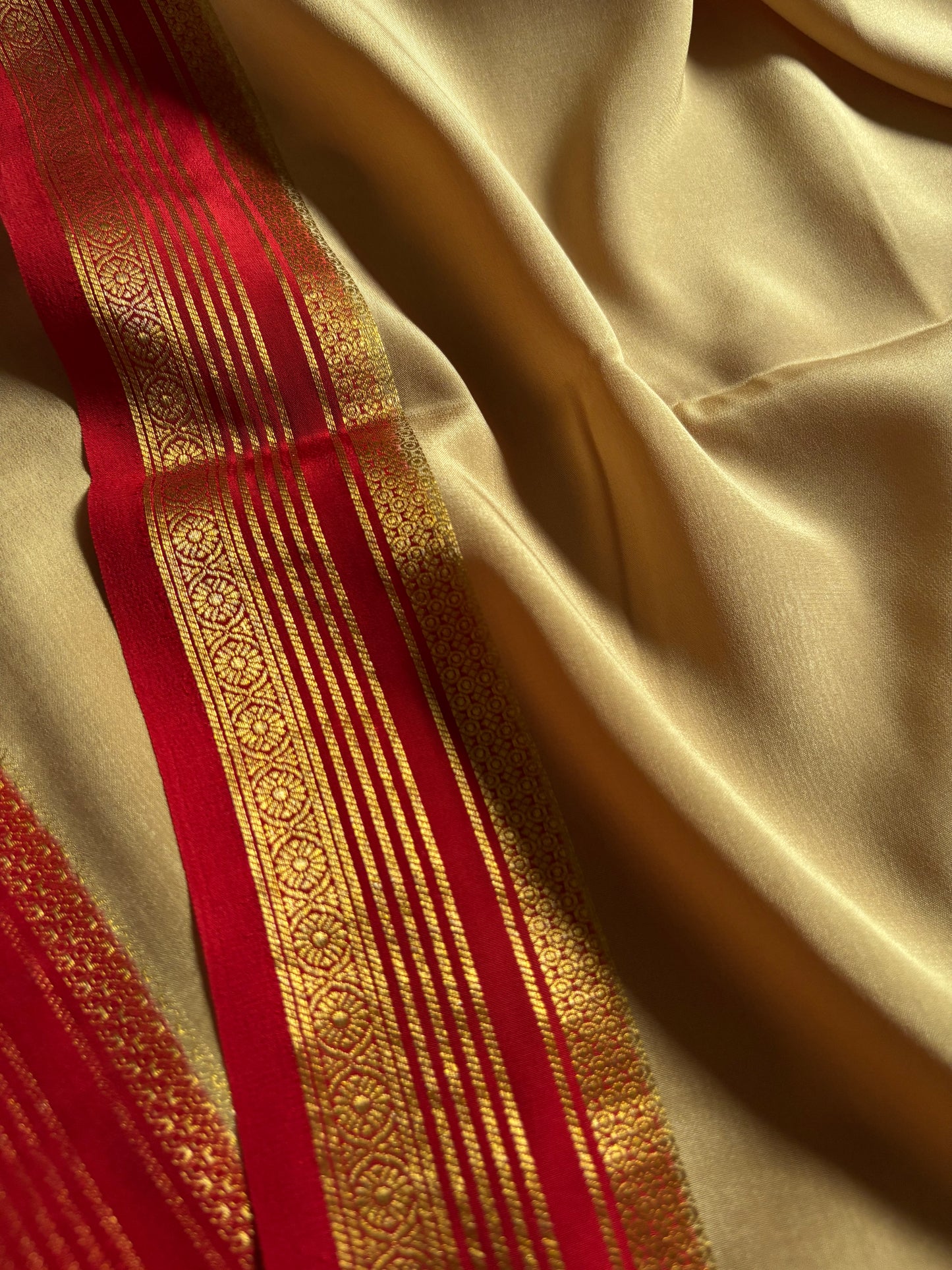 Bhoomi (2D) : Beige-red