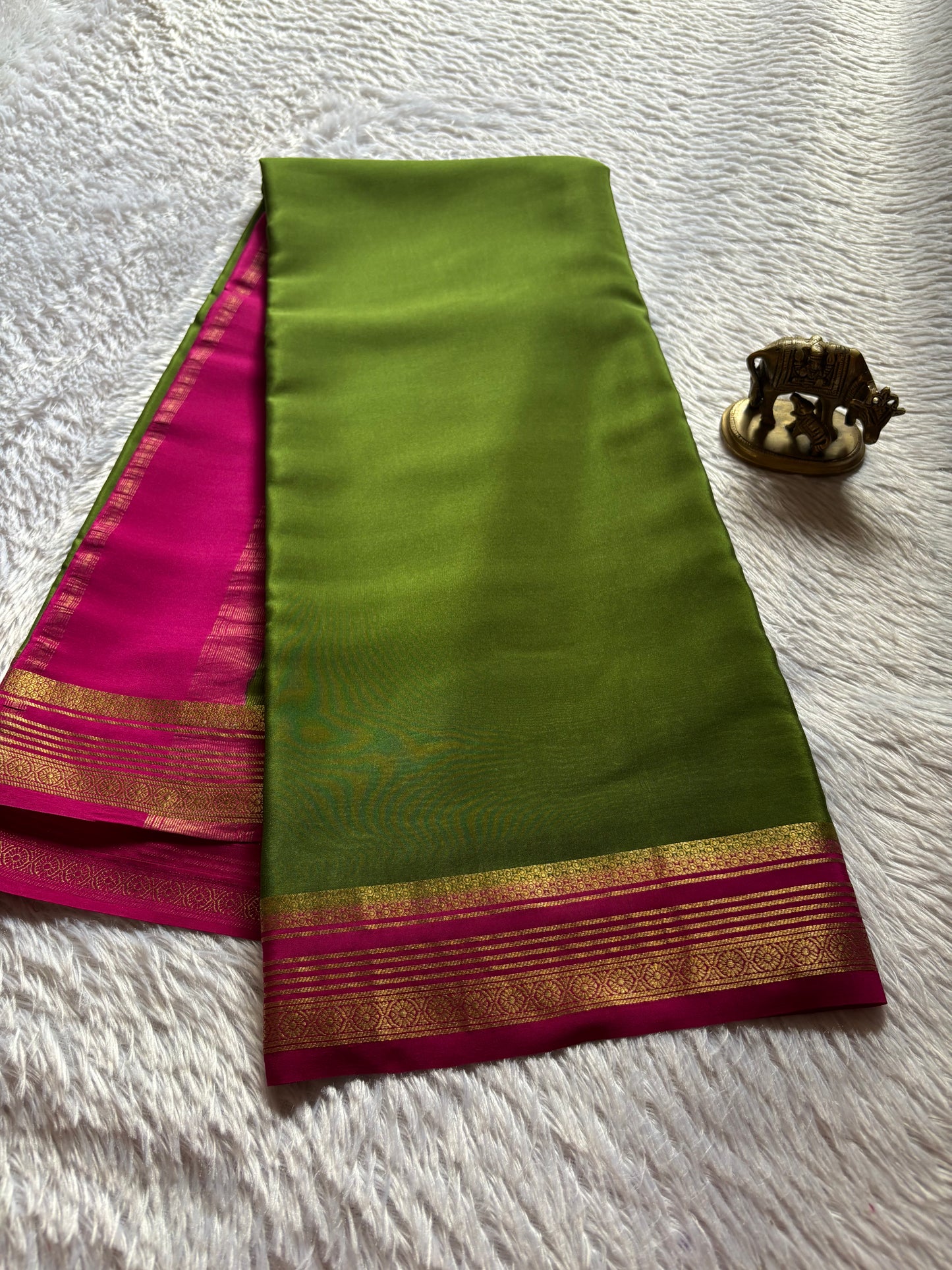 Bhoomi (2D) : Moss green-rani pink