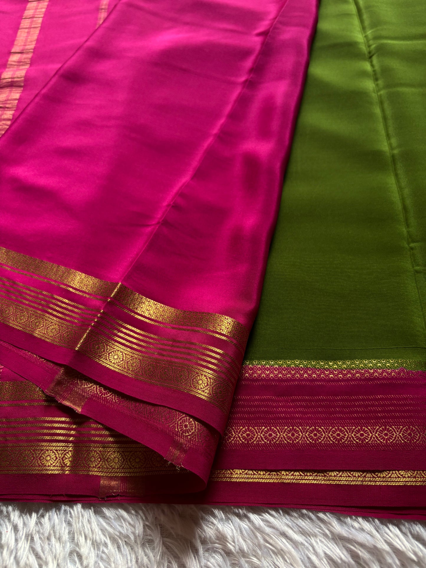 Bhoomi (2D) : Moss green-rani pink