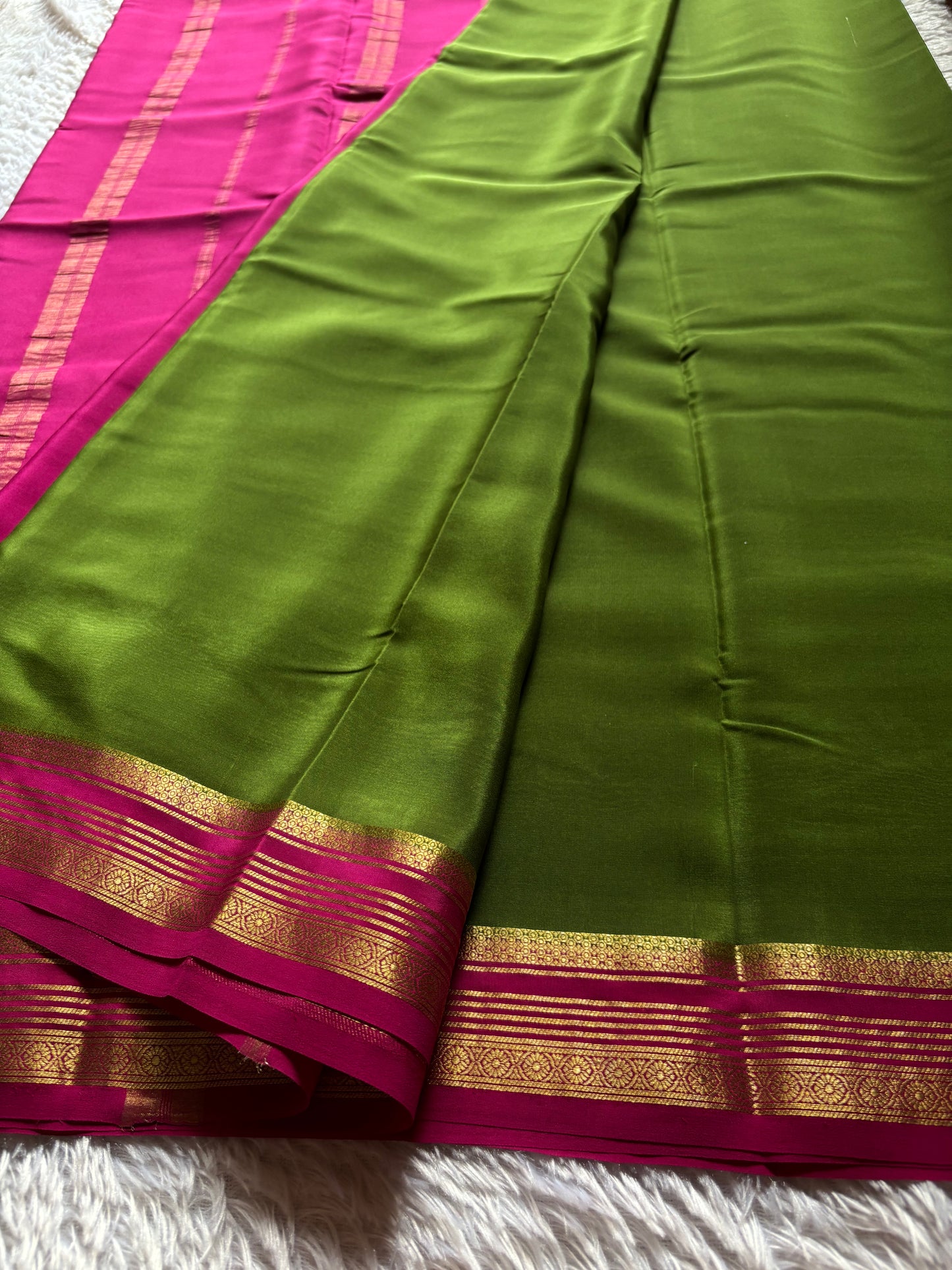 Bhoomi (2D) : Moss green-rani pink