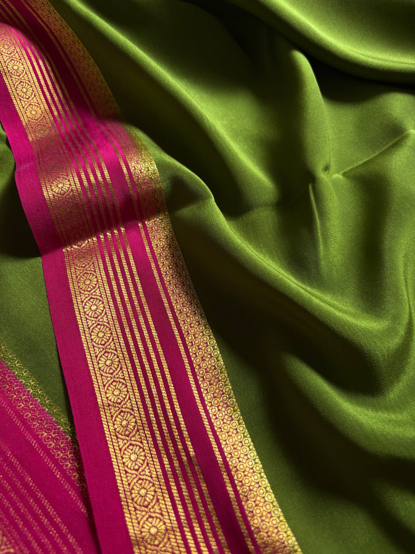 Bhoomi (2D) : Moss green-rani pink