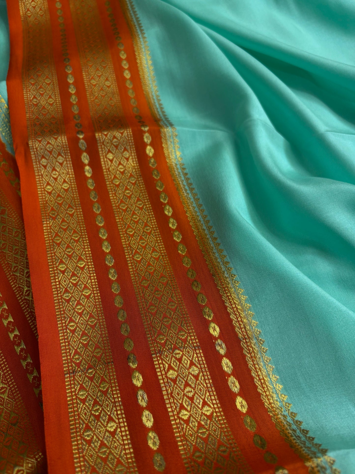 Sumana (2D) : Aqua blue-dark orange