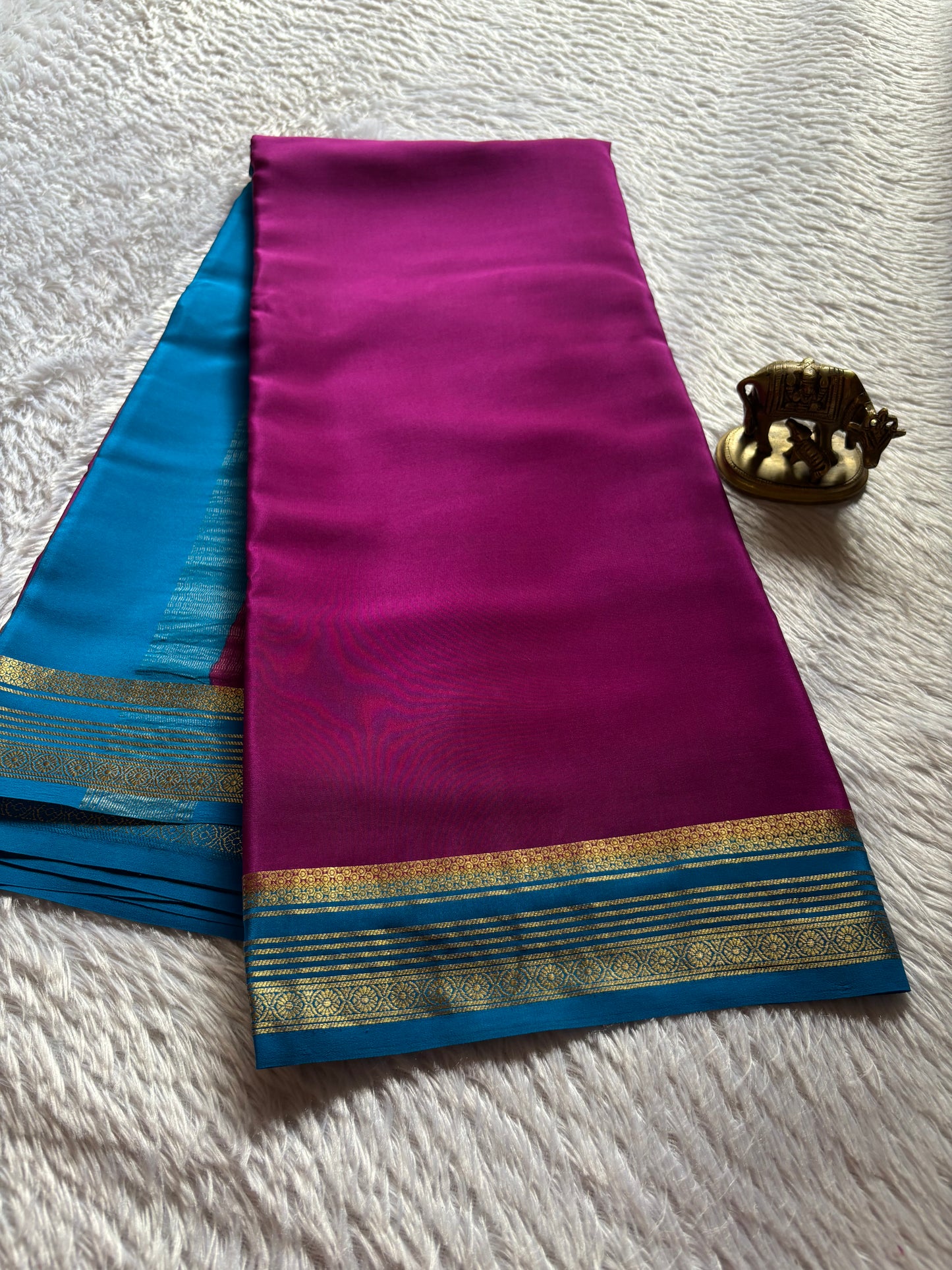 Bhoomi (2D) : Dark magenta-ananda blue
