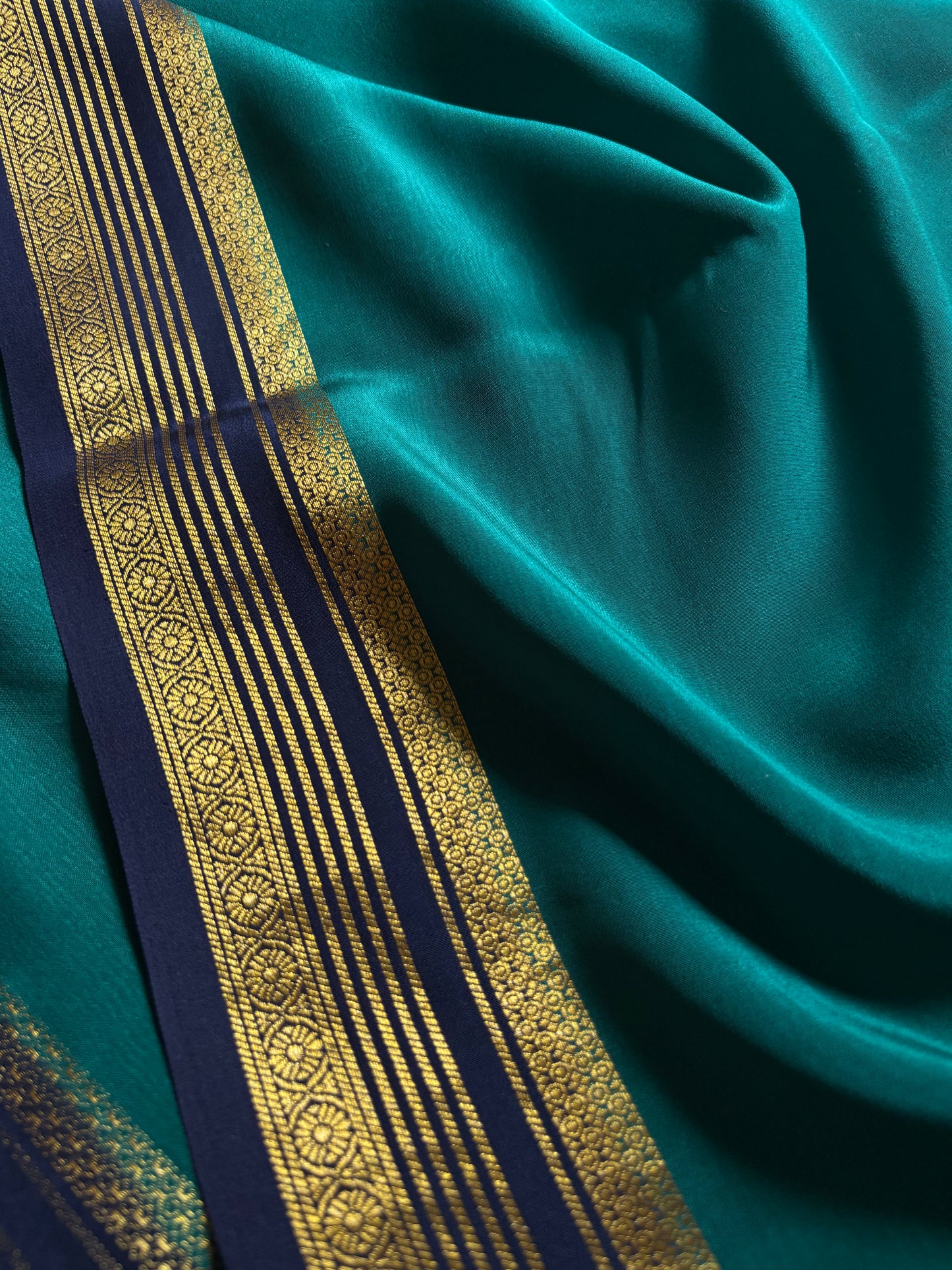 Bhoomi (2D) : Teal green-navy blue