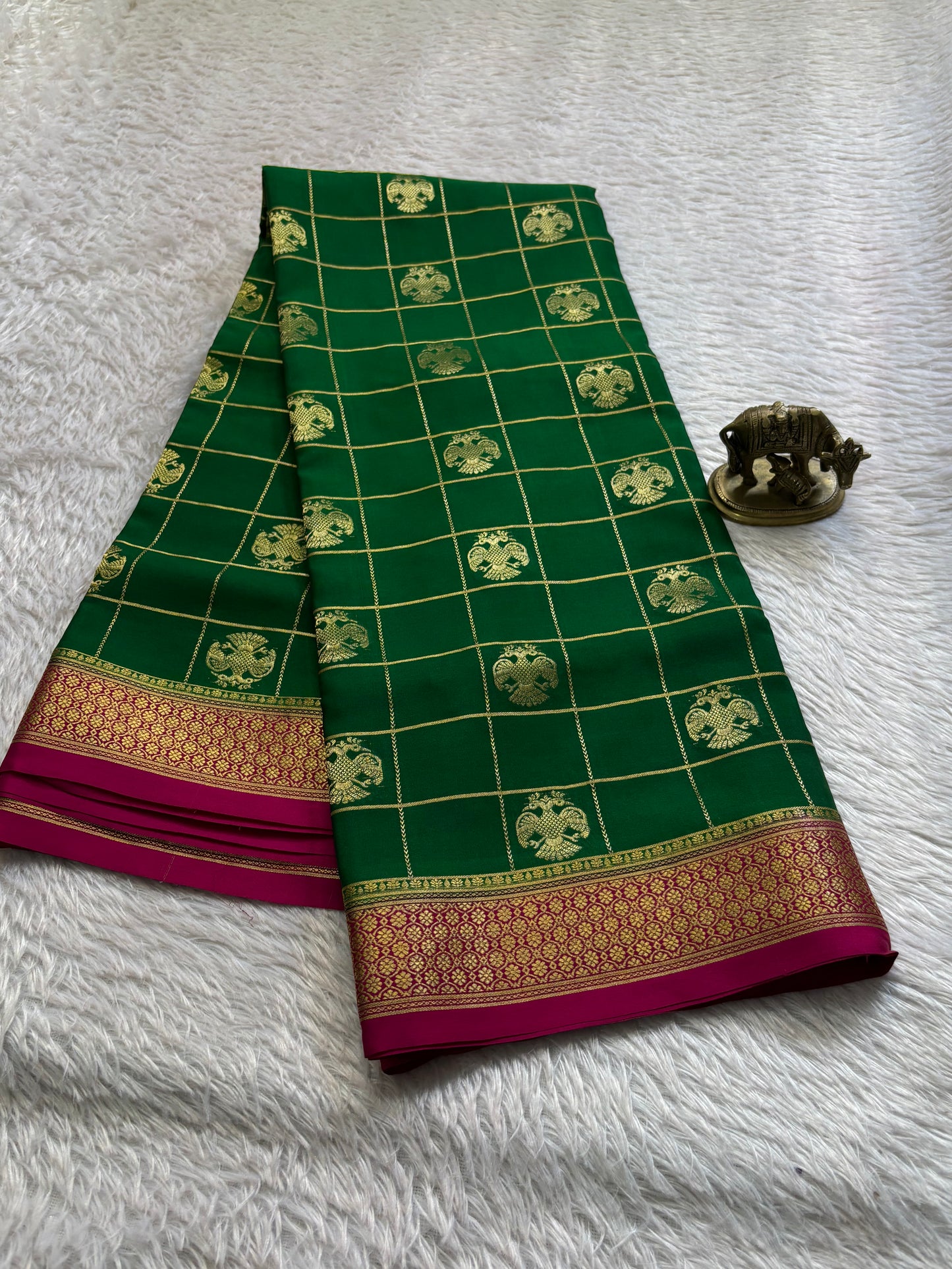 Ambuja (2D) : Bottle green-rani pink