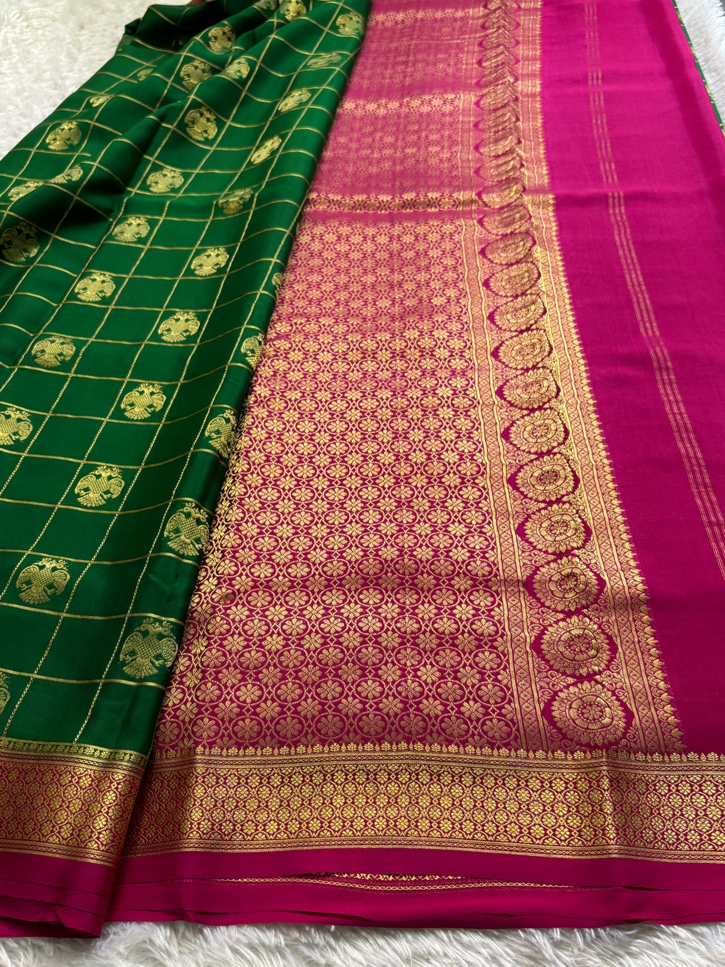 Ambuja (2D) : Bottle green-rani pink
