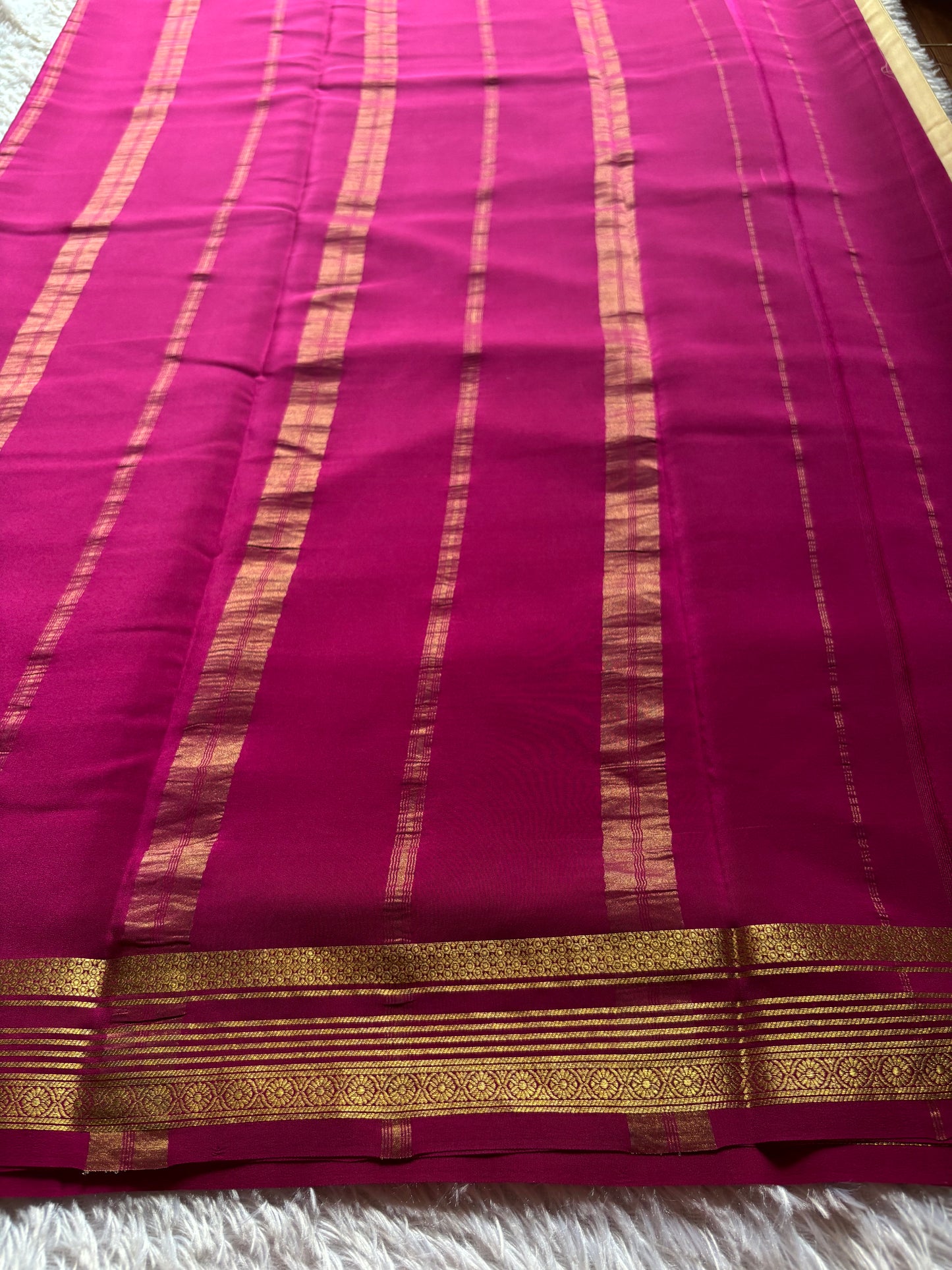 Bhoomi (2D) : Ivory cream-magenta