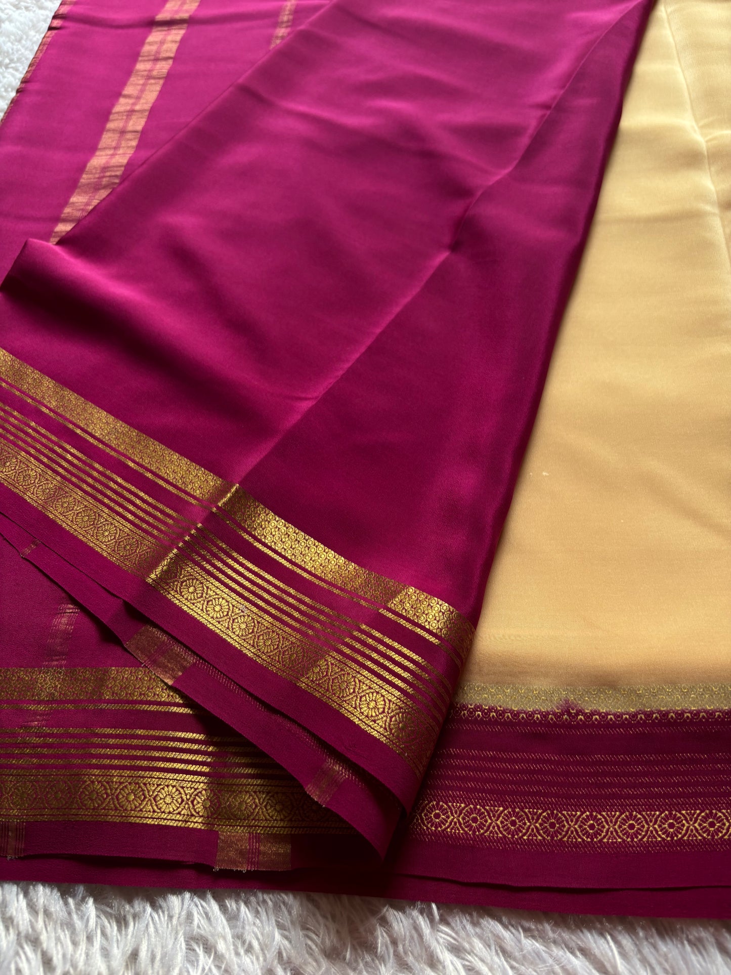 Bhoomi (2D) : Ivory cream-magenta