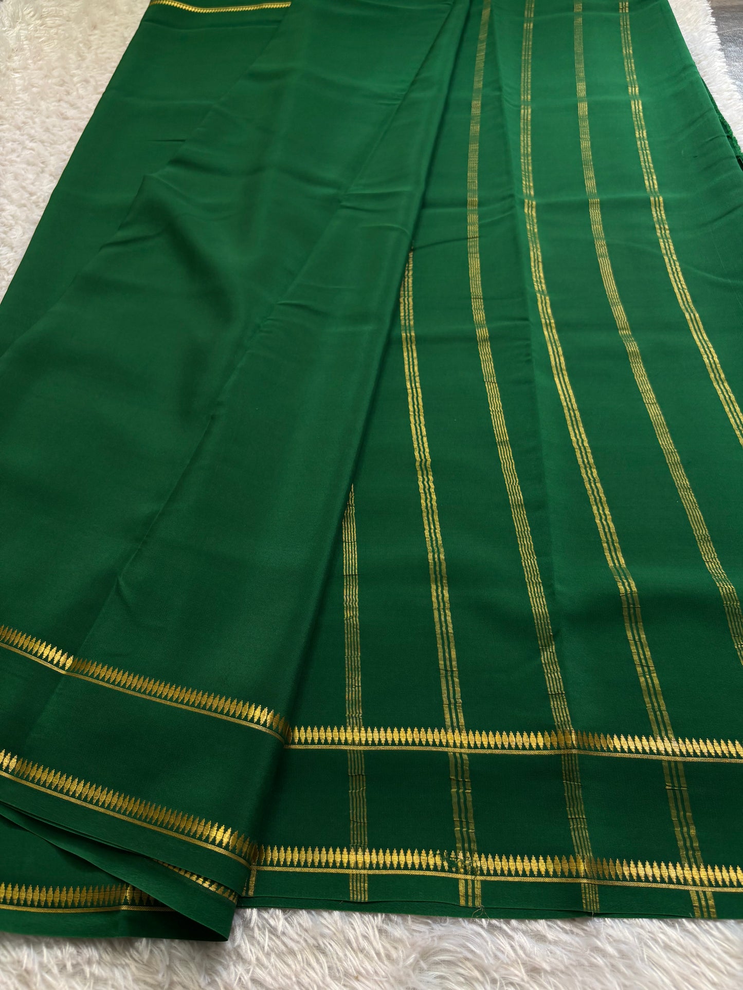 Parvathi : Solid Bottle green