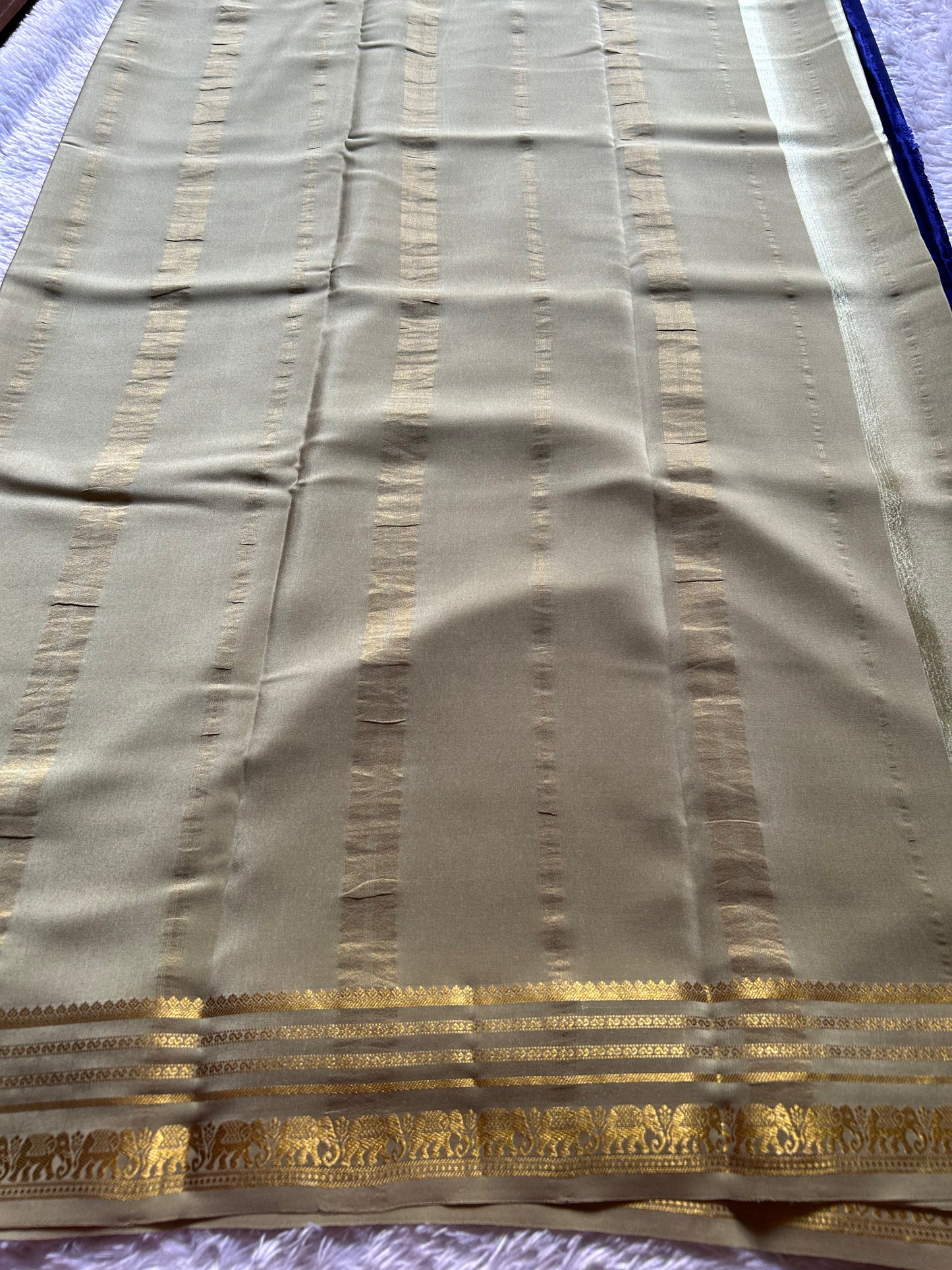 Eshwari (2D) : Navy blue-off white