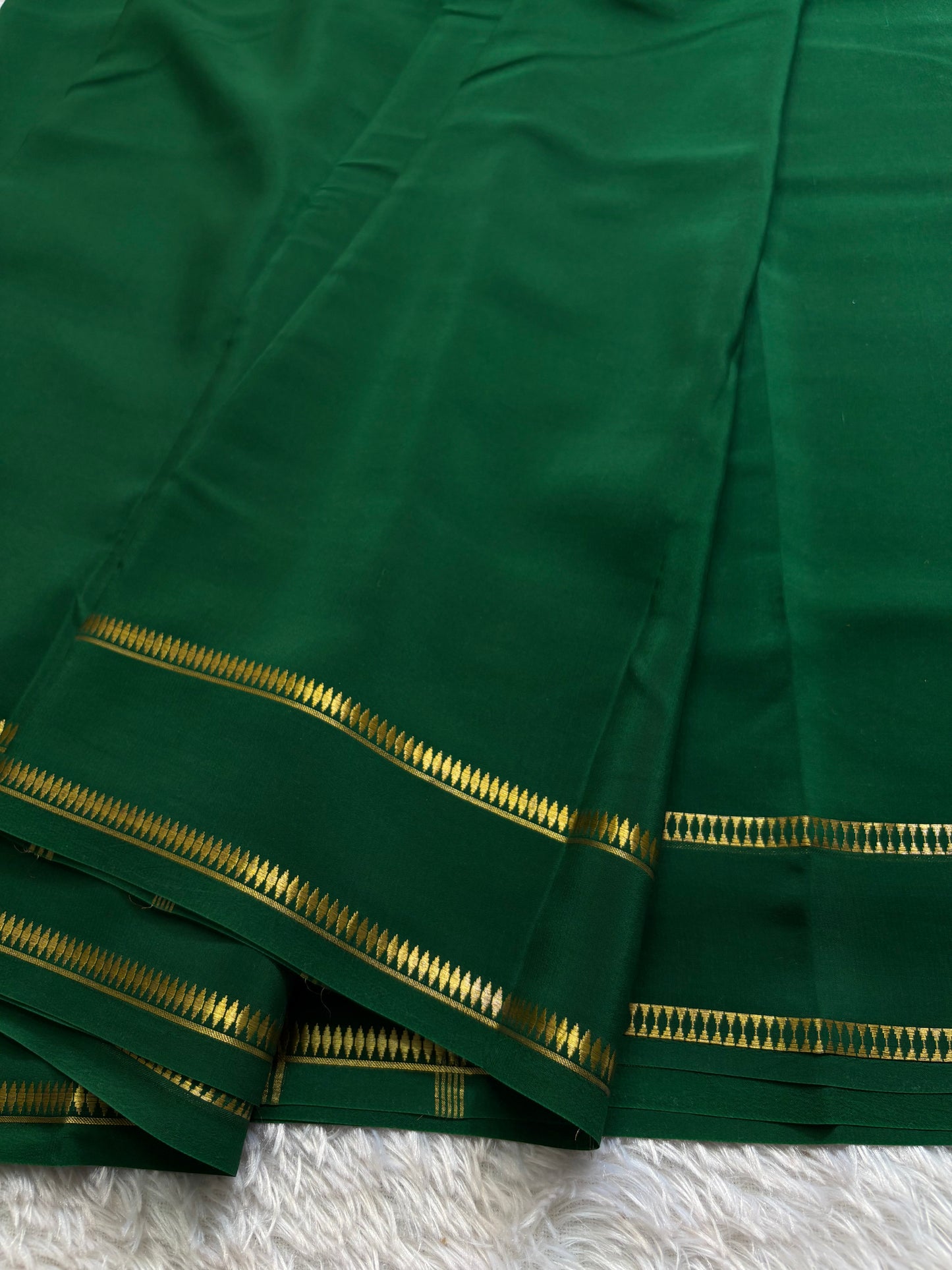 Parvathi : Solid Bottle green