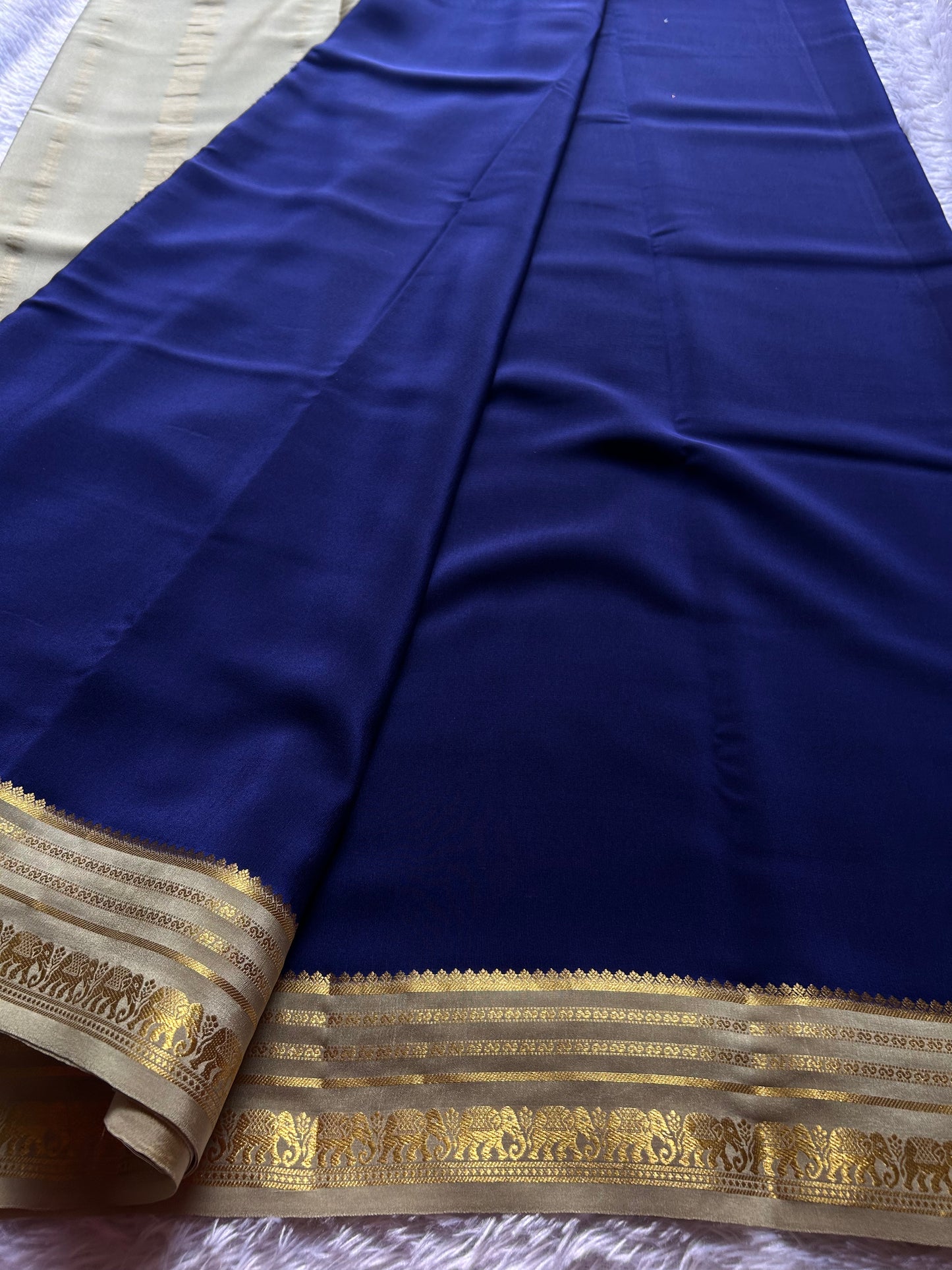 Eshwari (2D) : Navy blue-off white