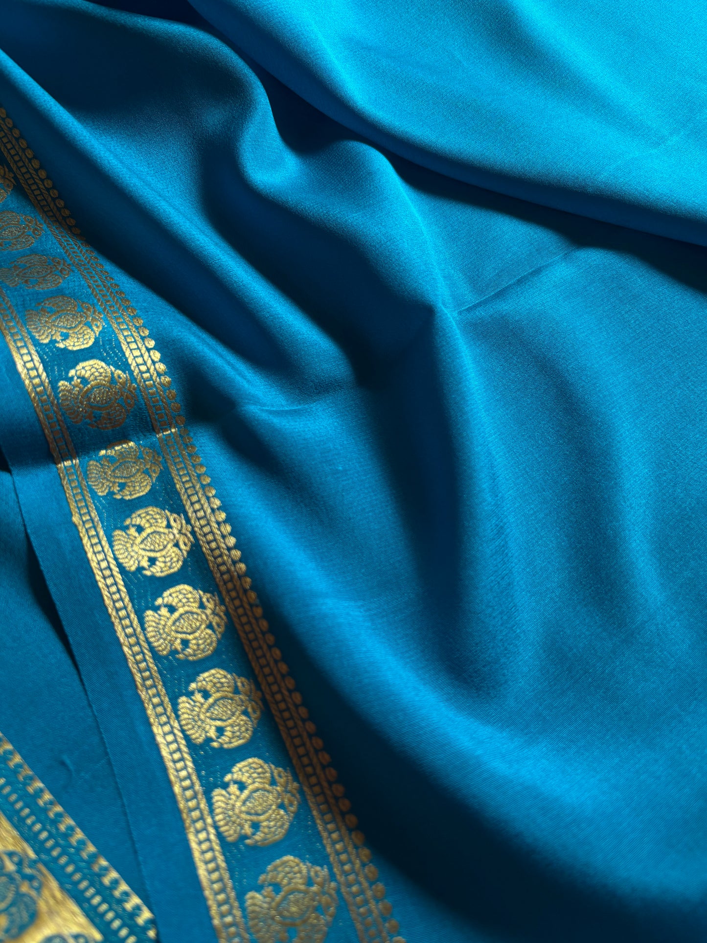 Brunda : Solid Ananda blue