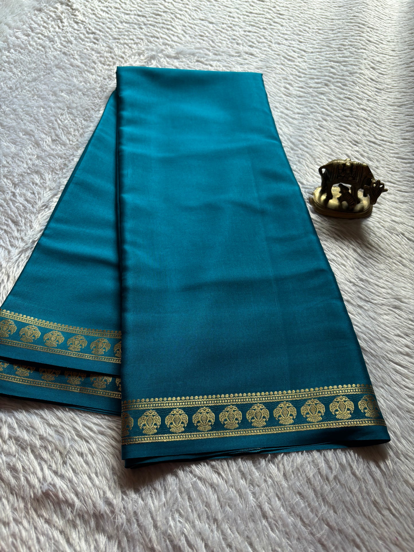 Brunda : Solid Teal blue