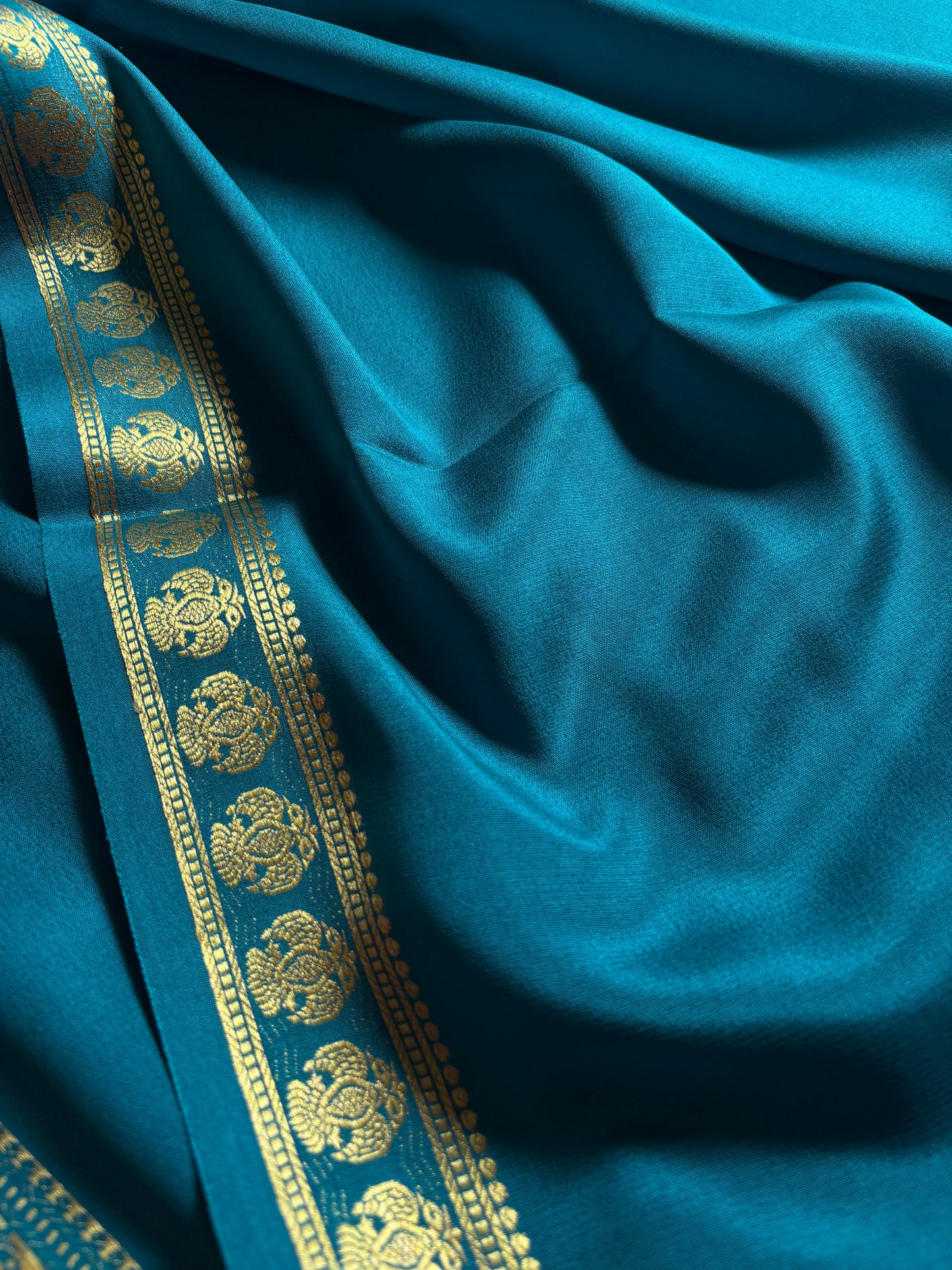 Brunda : Solid Teal blue