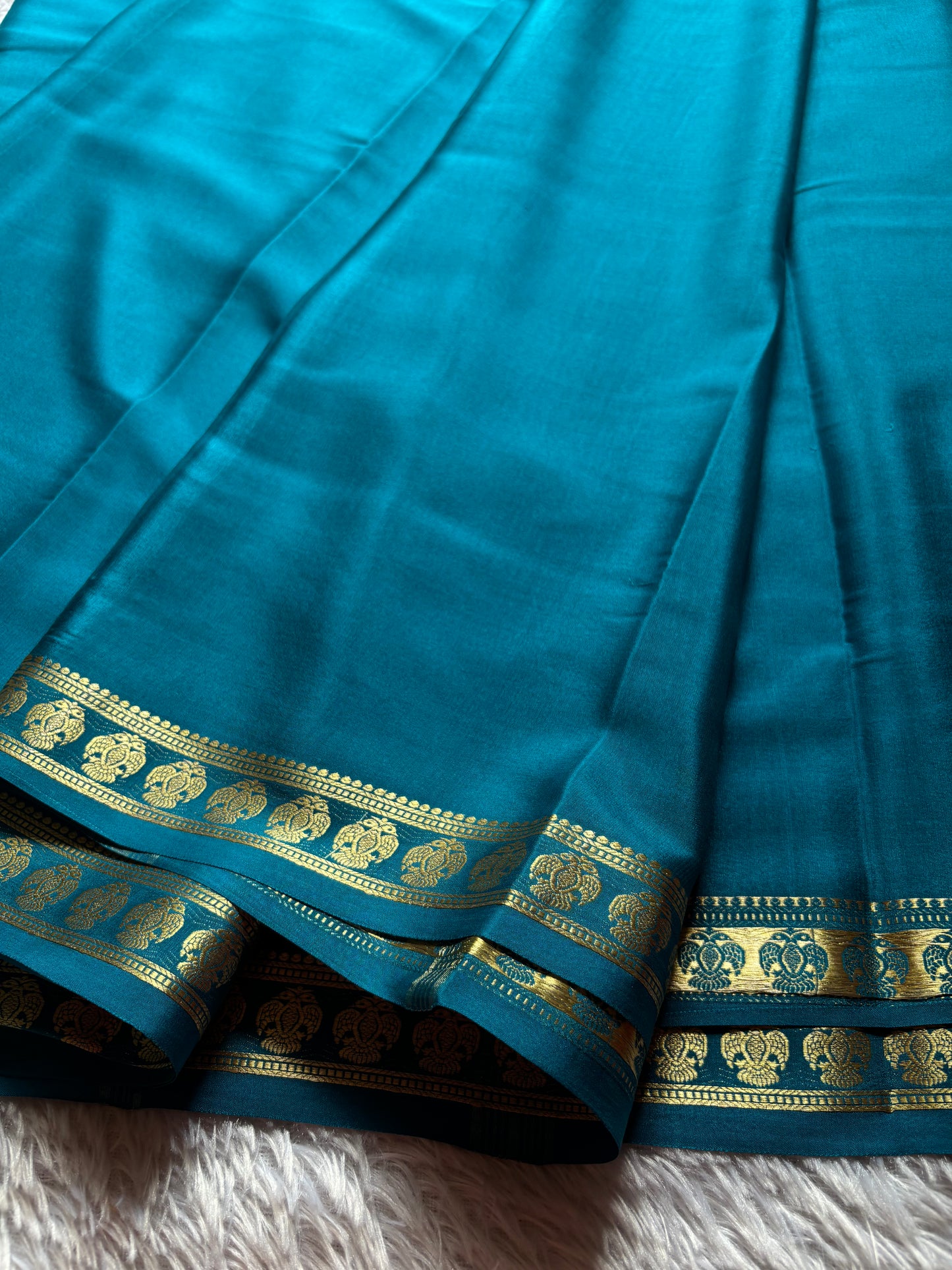Brunda : Solid Teal blue