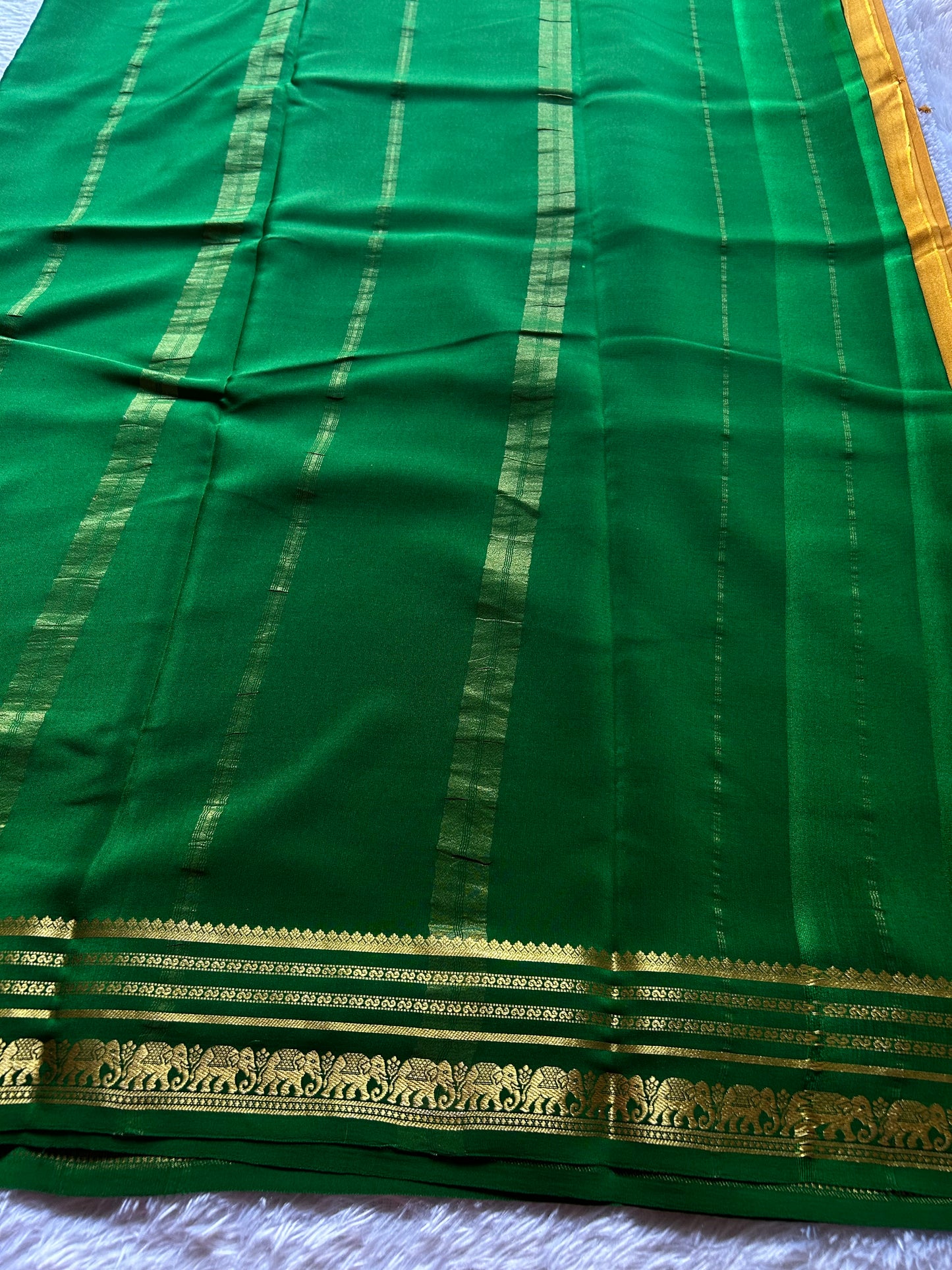 Eshwari (2D) : Golden yellow-green