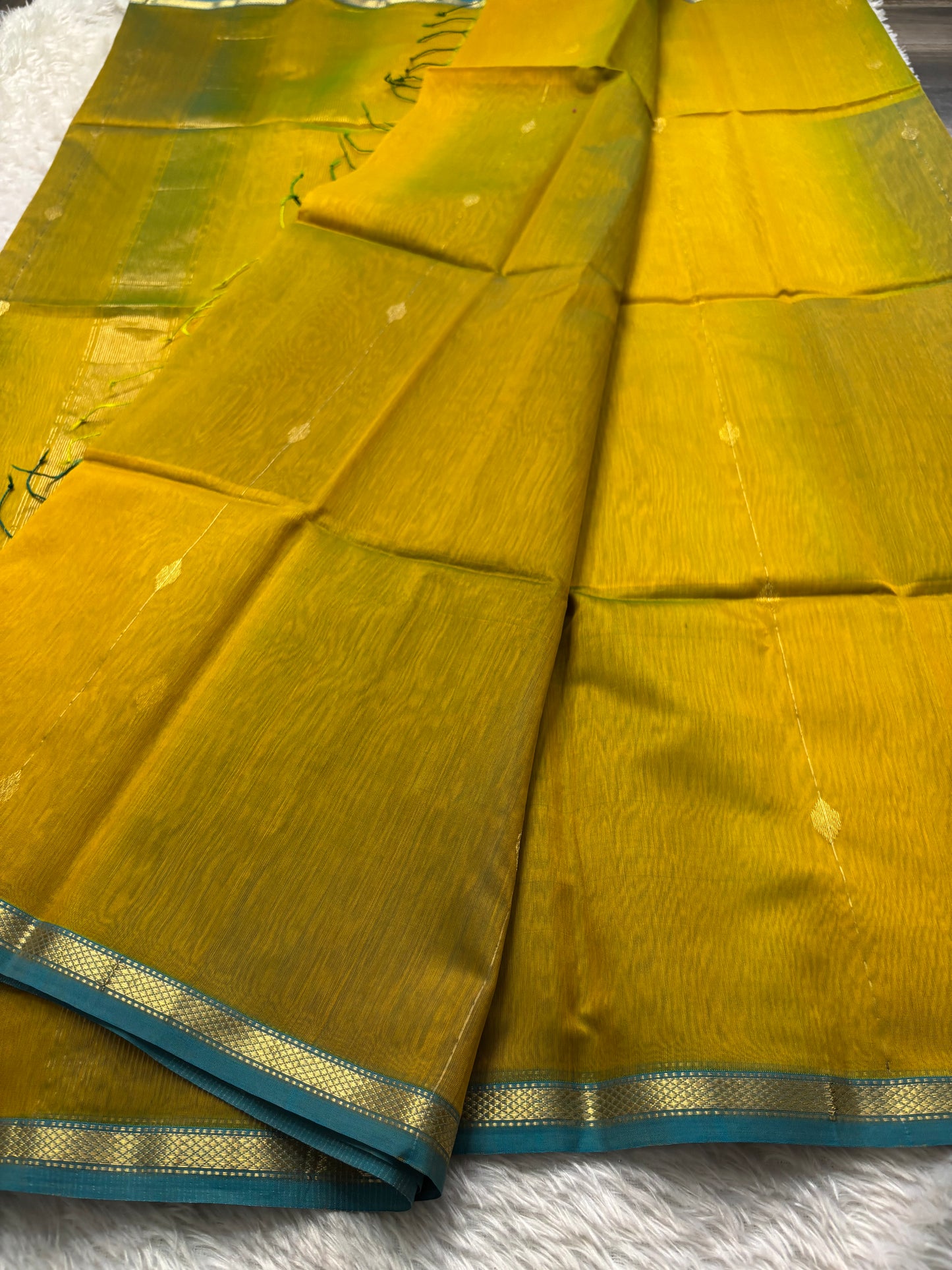 MCS102 (2D) : Olive-ananda blue
