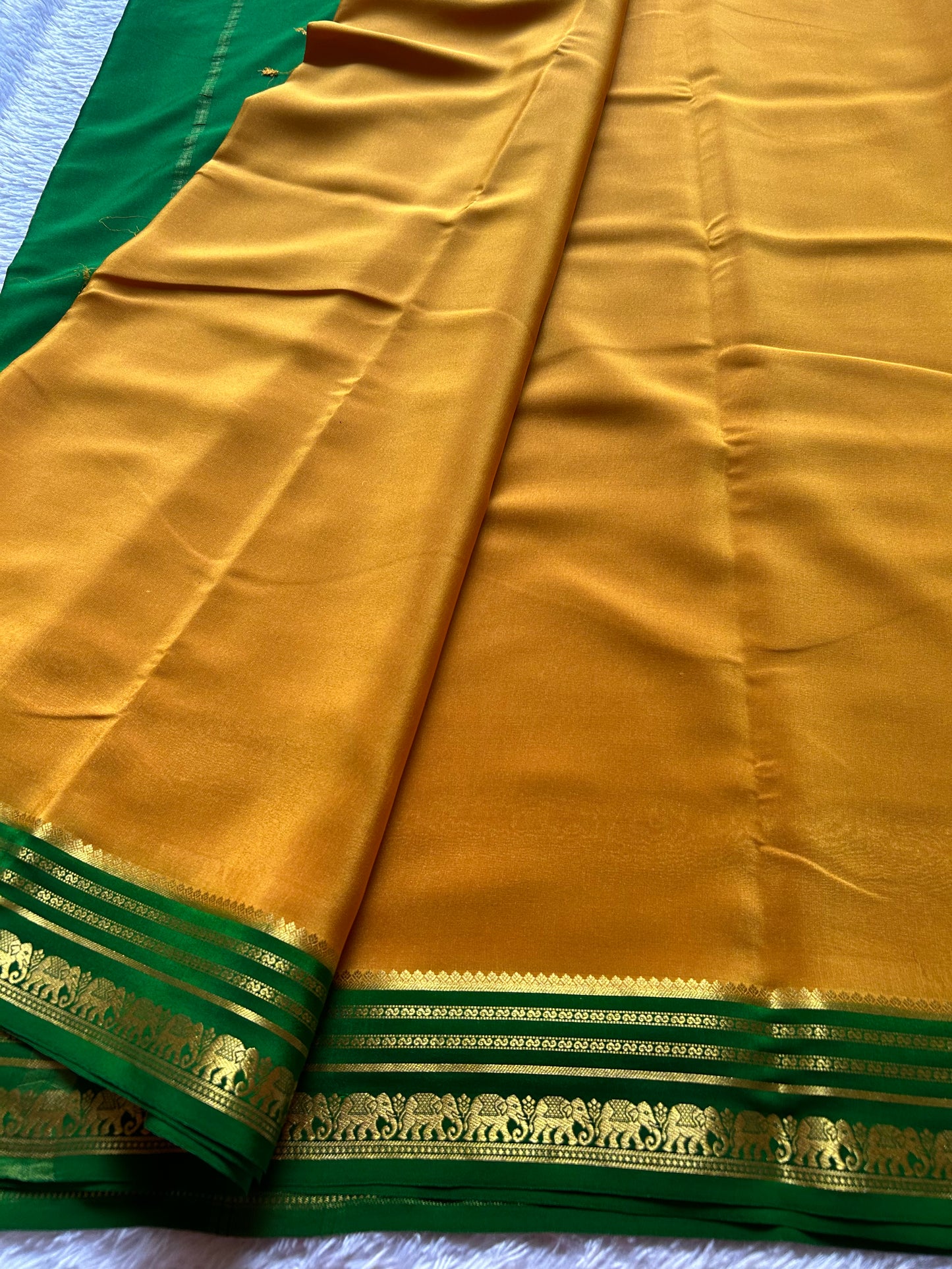 Eshwari (2D) : Golden yellow-green