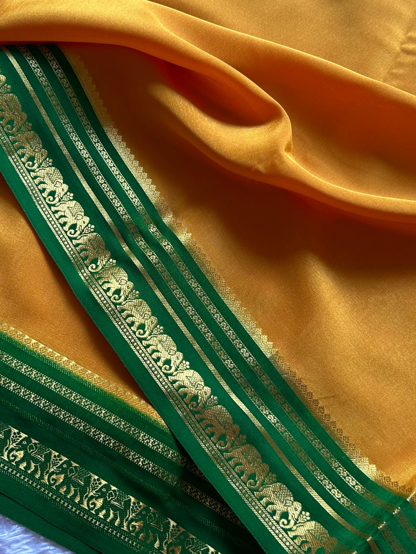 Eshwari (2D) : Golden yellow-green